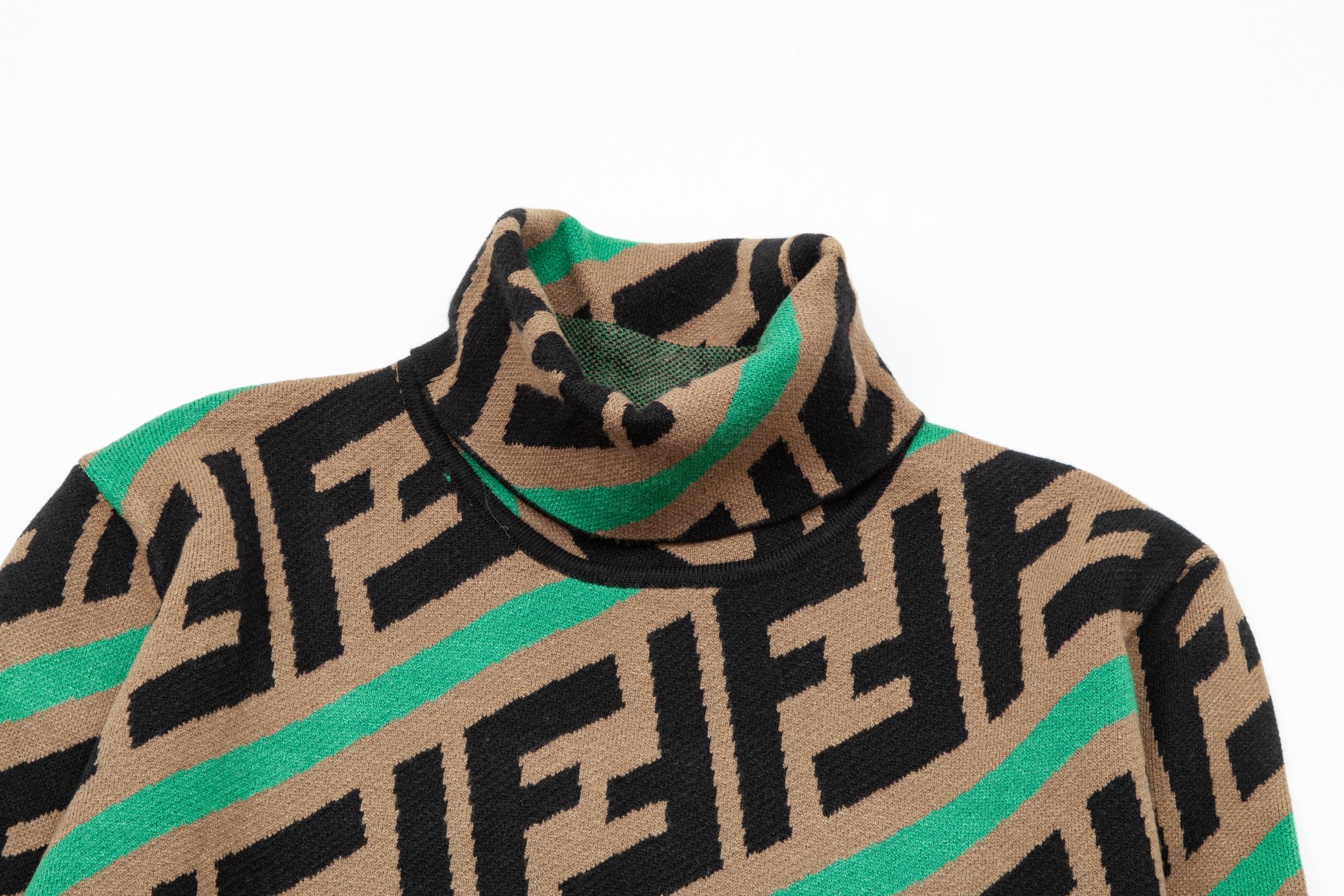 【FENDI  公式旗艦店】フェンディ セーター好評に付き再入荷！ 241101