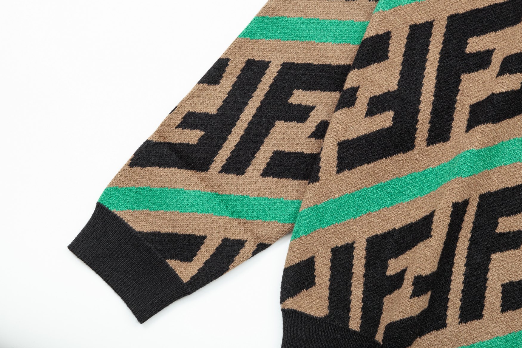 【FENDI  公式旗艦店】フェンディ セーター好評に付き再入荷！ 241101