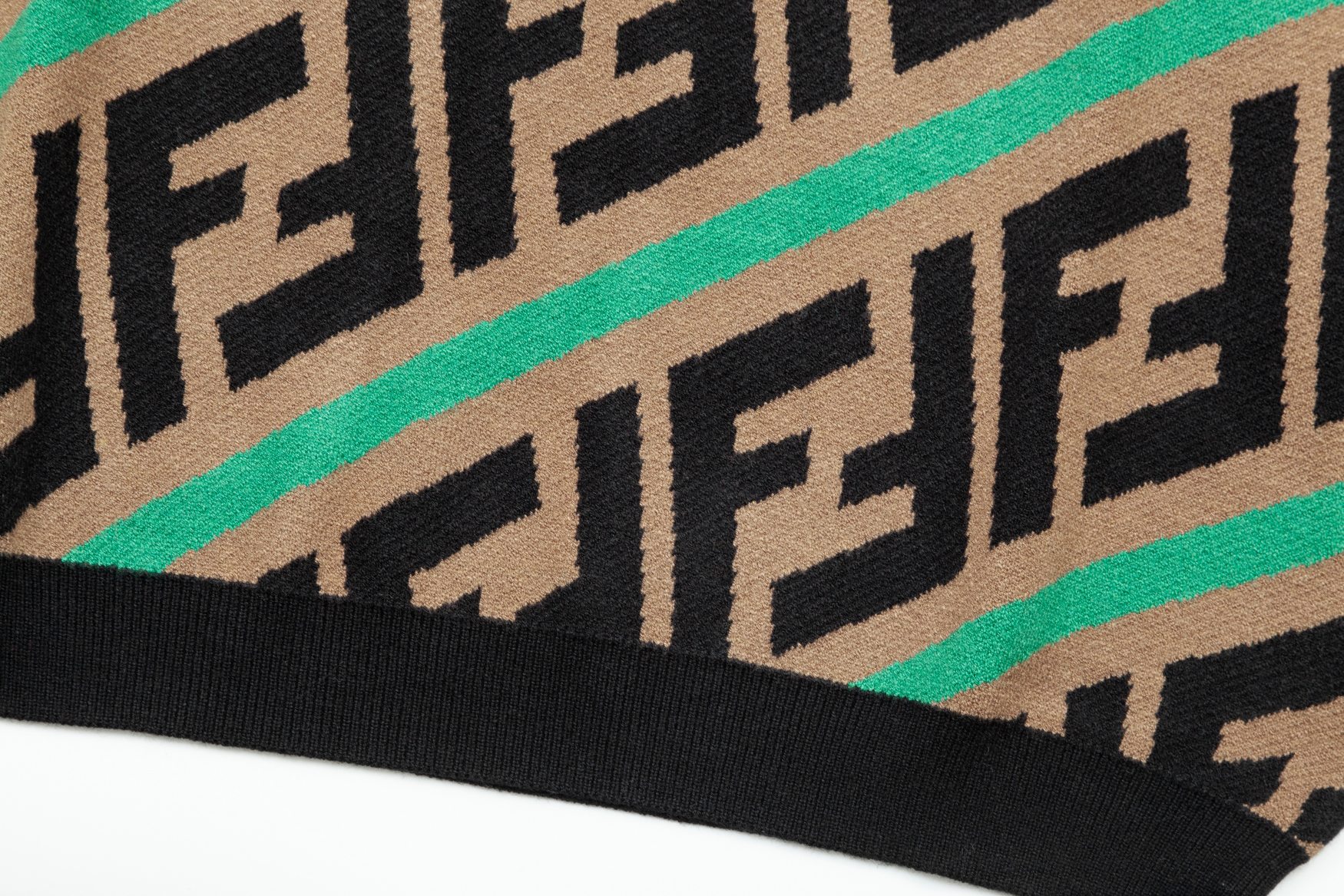 【FENDI  公式旗艦店】フェンディ セーター好評に付き再入荷！ 241101