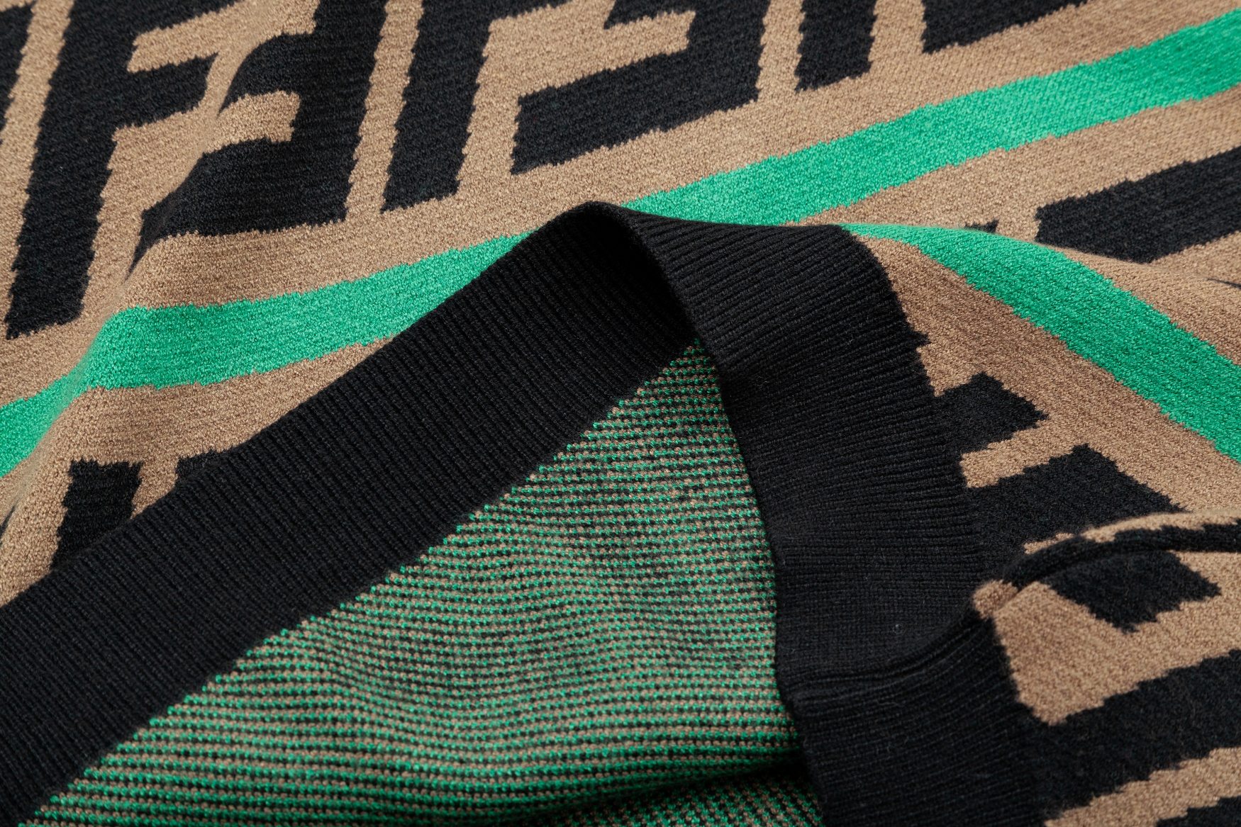 【FENDI  公式旗艦店】フェンディ セーター好評に付き再入荷！ 241101