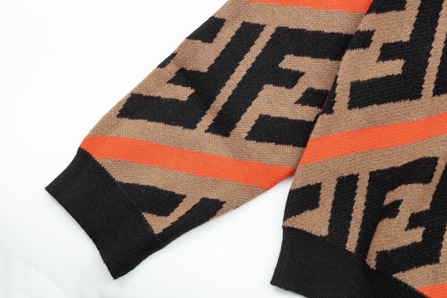 【GUCCI 公式旗艦店】グッチ  セーター好評に付き再入荷！ 240928