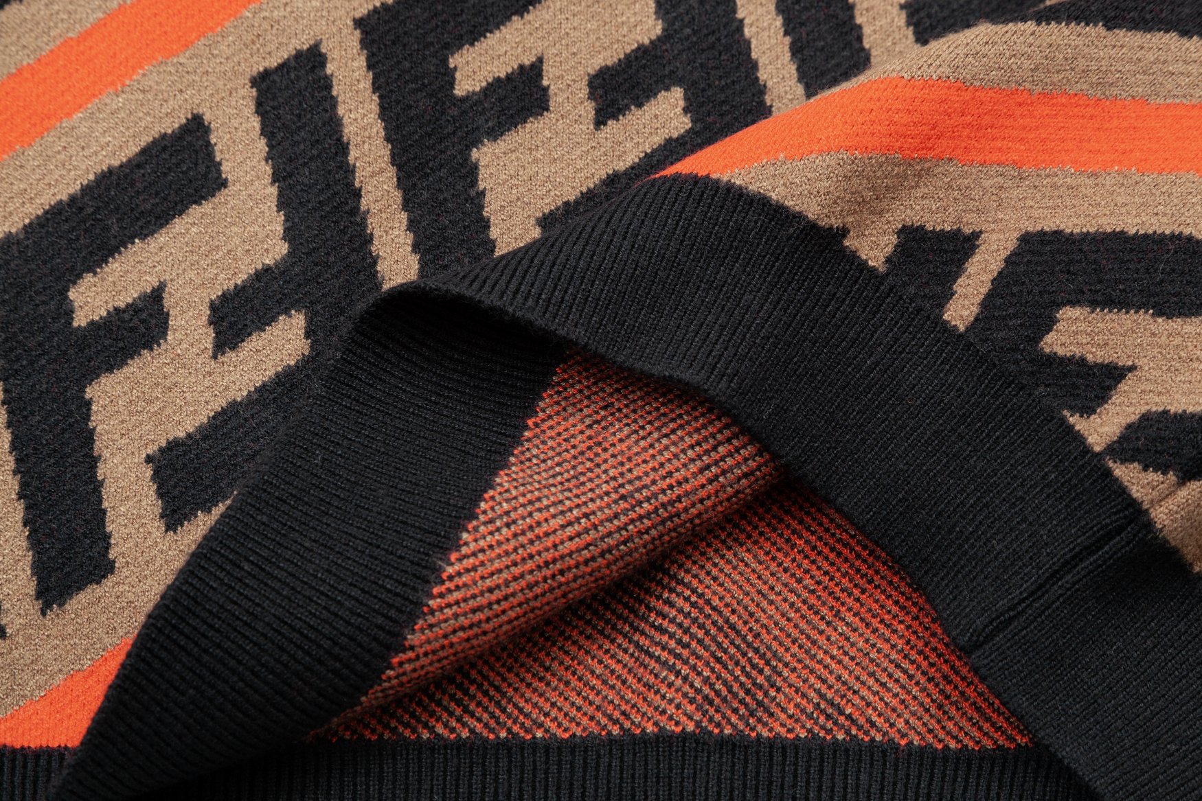 【GUCCI 公式旗艦店】グッチ  セーター好評に付き再入荷！ 240928