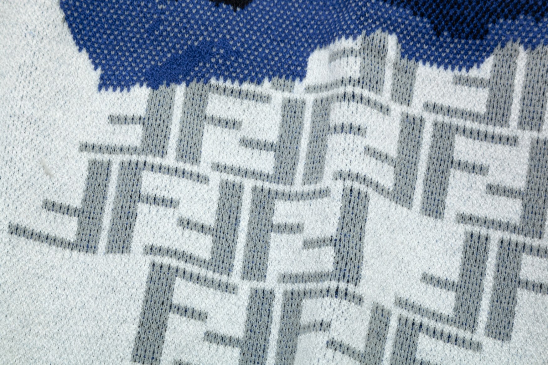 【FENDI 公式旗艦店】フェンディ   セーター好評に付き再入荷！ 240928