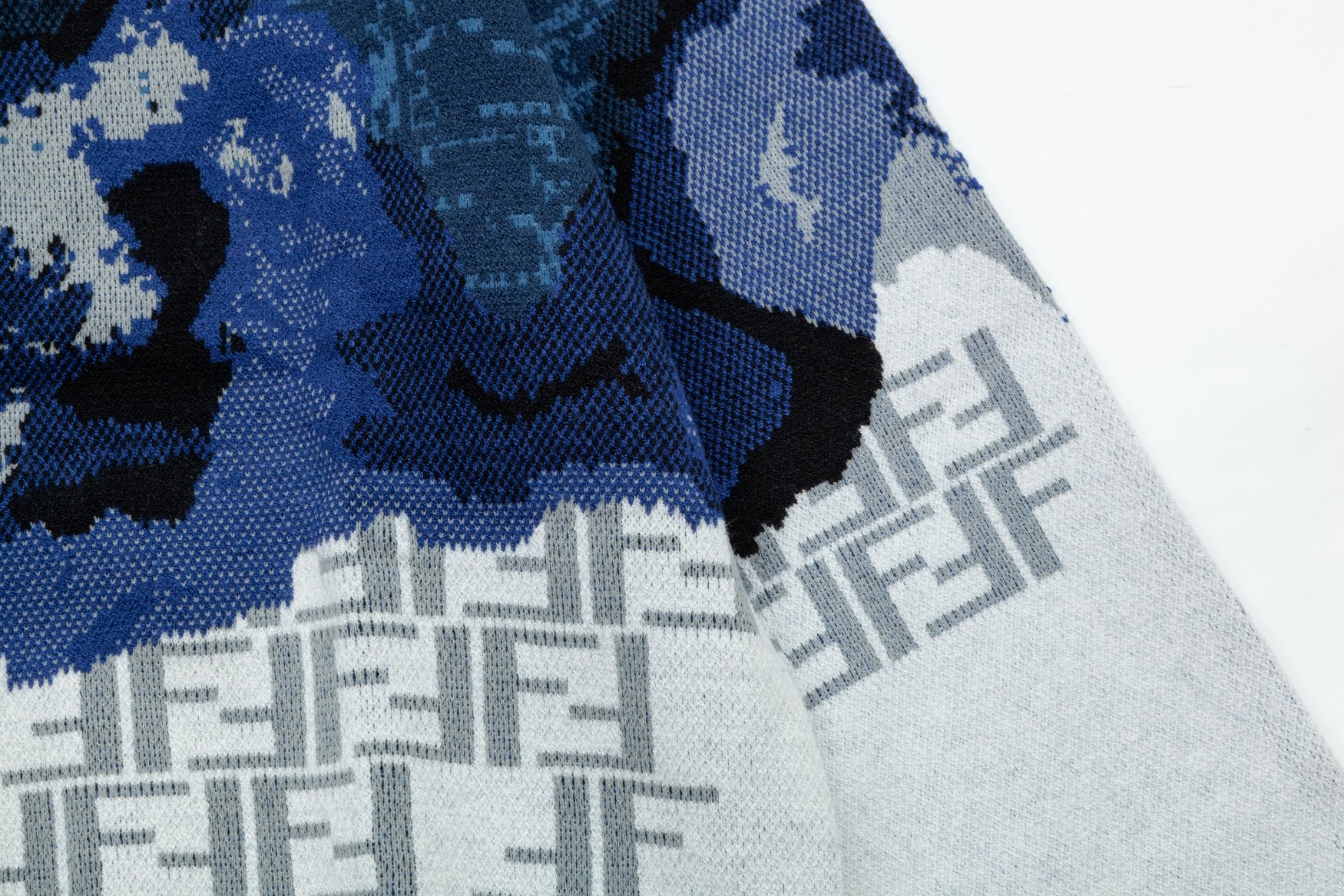 【FENDI 公式旗艦店】フェンディ   セーター好評に付き再入荷！ 240928