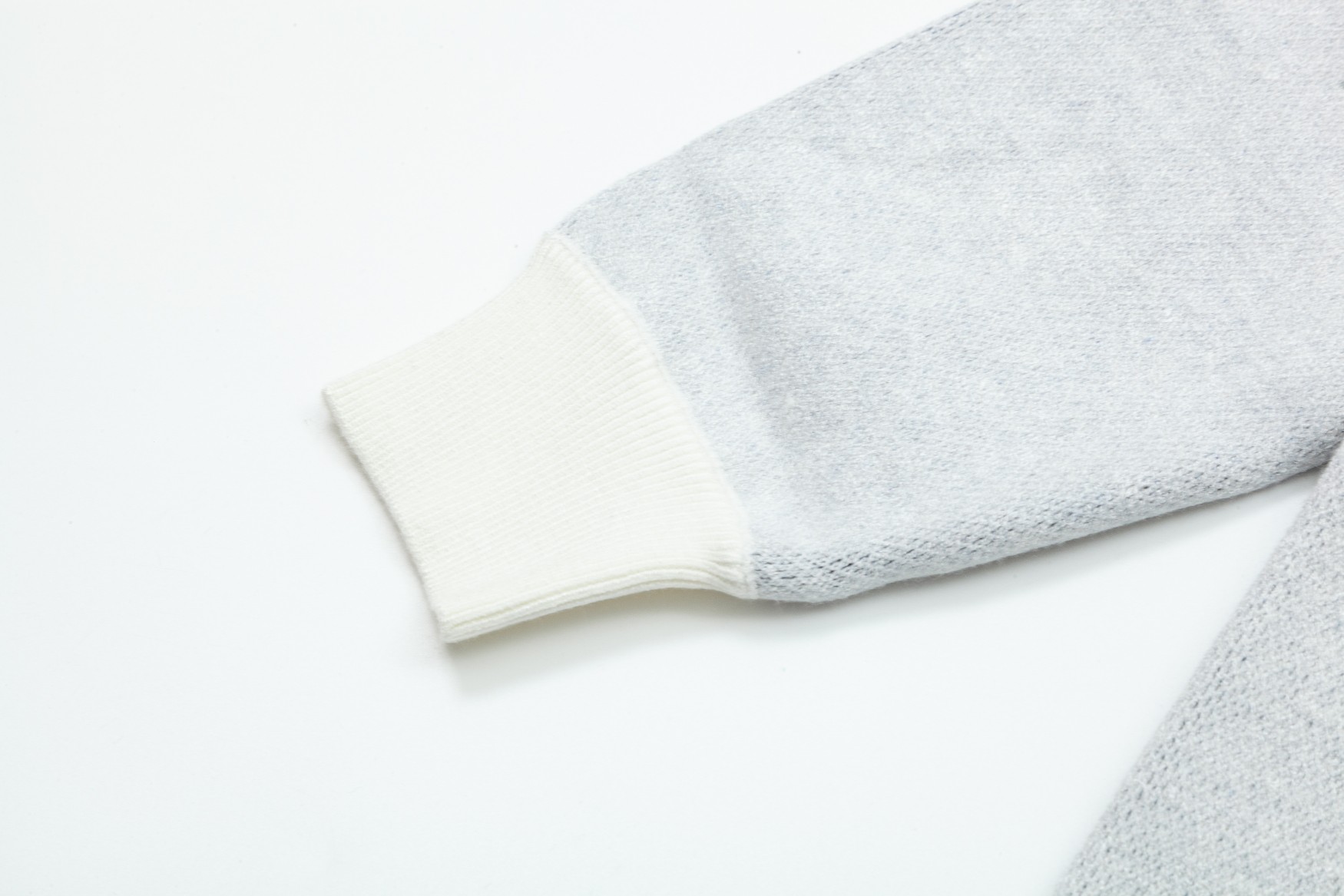 【FENDI 公式旗艦店】フェンディ   セーター好評に付き再入荷！ 240928