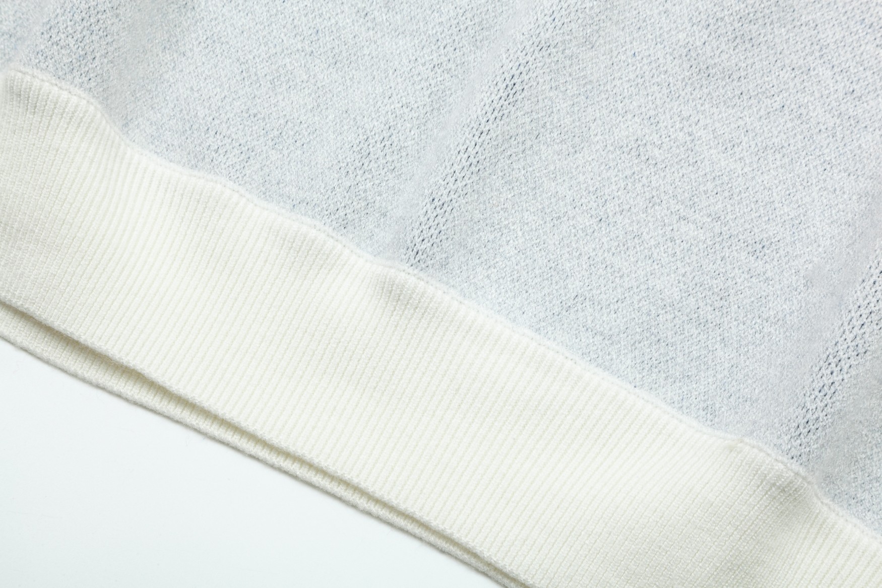 【FENDI 公式旗艦店】フェンディ   セーター好評に付き再入荷！ 240928