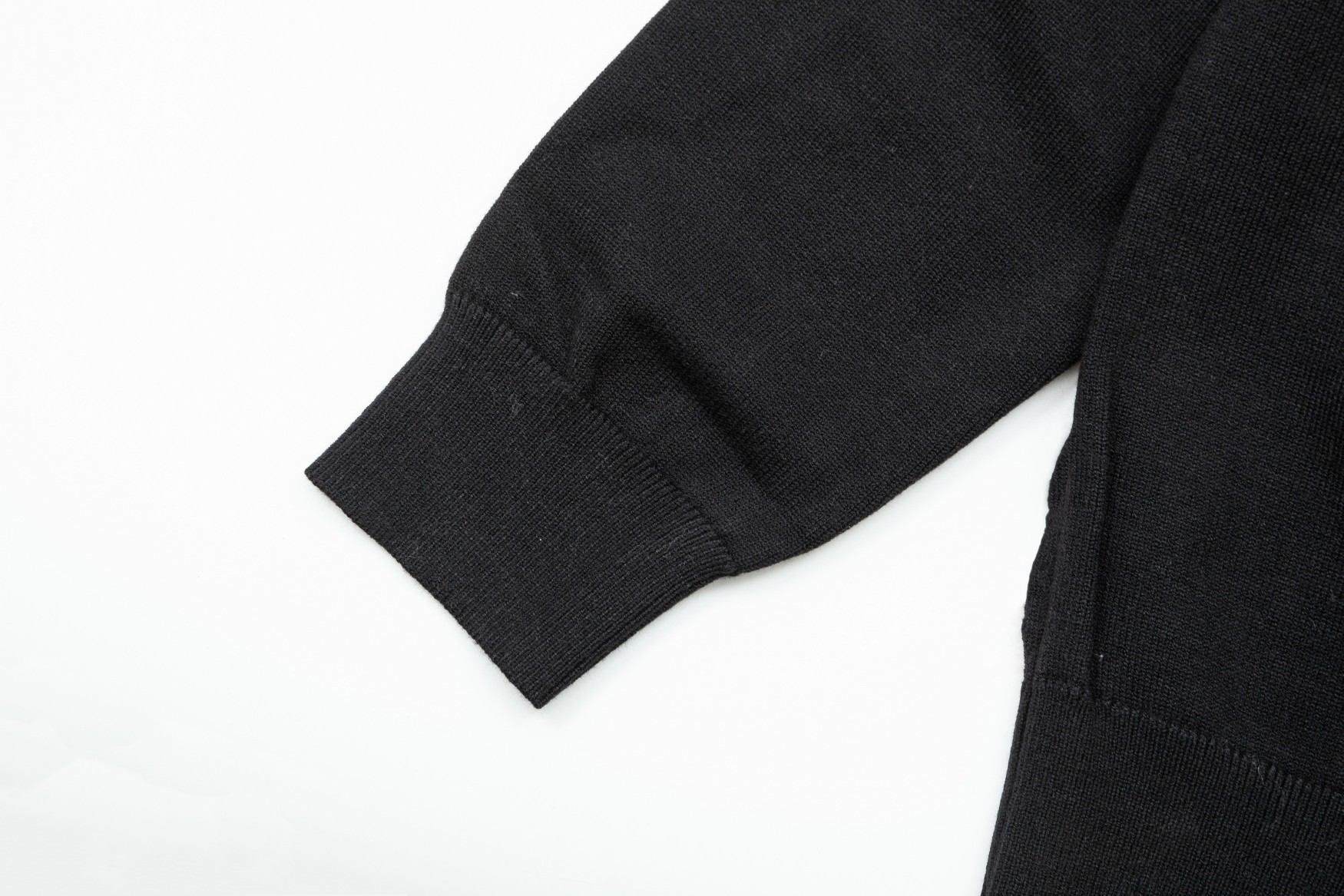 【FENDI 公式旗艦店】フェンディ   セーター好評に付き再入荷！ 240928