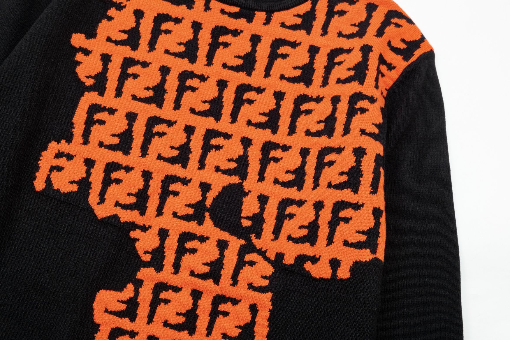 【FENDI 公式旗艦店】フェンディ   セーター好評に付き再入荷！ 240928