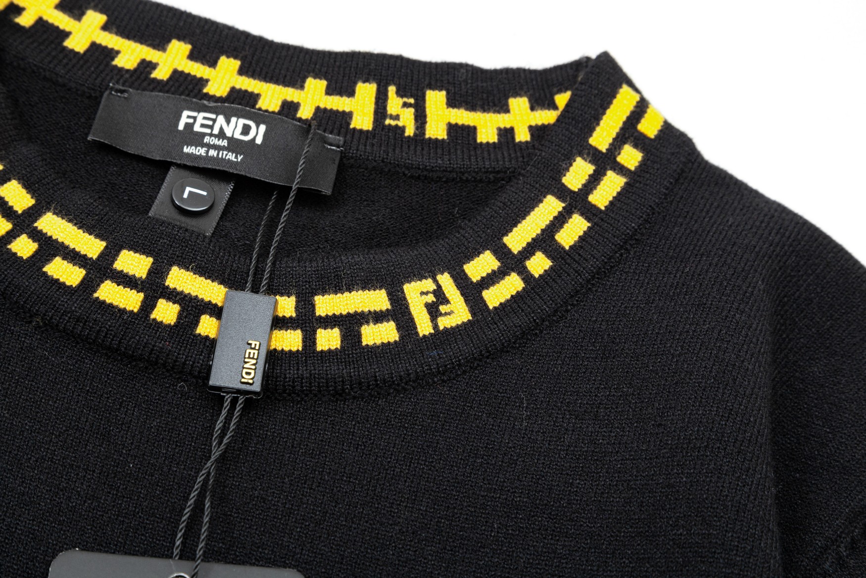 【FENDI 公式旗艦店】フェンディ   セーター好評に付き再入荷！ 240929