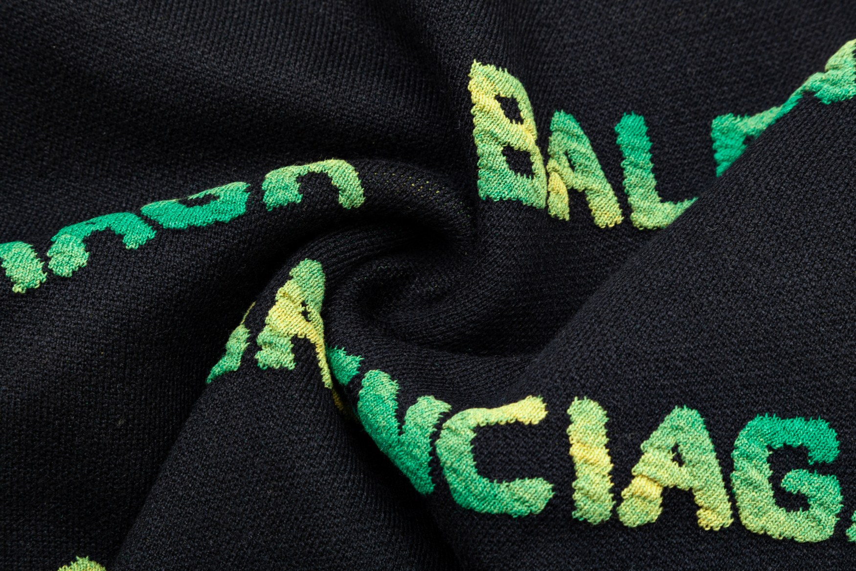 【VERSACE  公式旗艦店】ヴェルサーチ  セーター好評に付き再入荷！ 240930