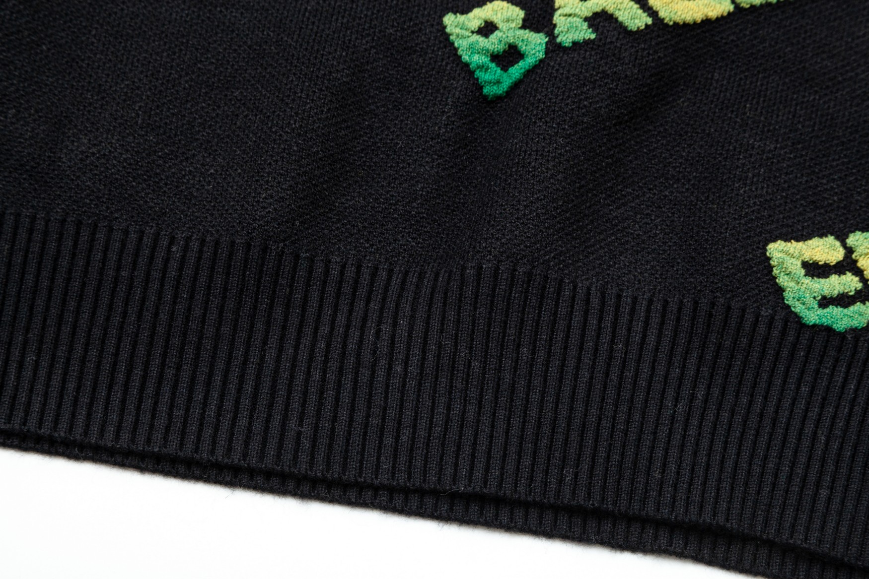 【VERSACE  公式旗艦店】ヴェルサーチ  セーター好評に付き再入荷！ 240930