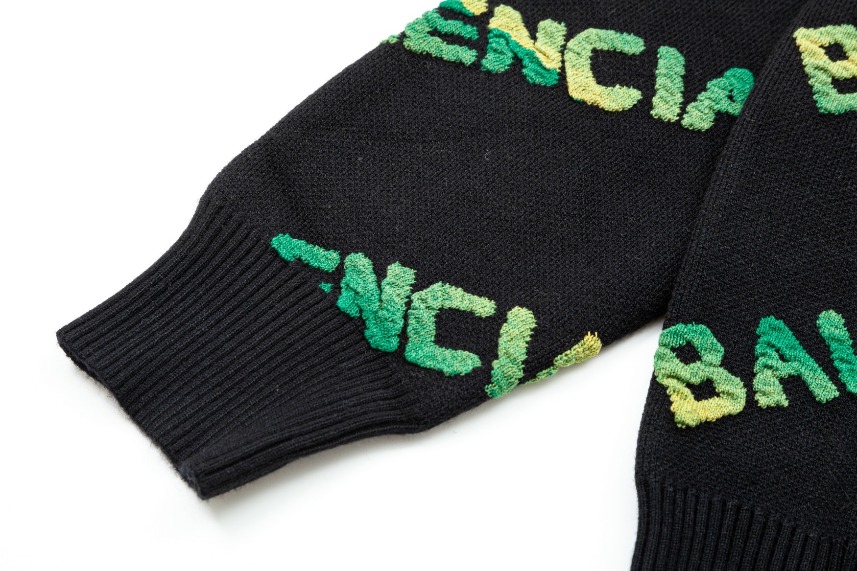 【VERSACE  公式旗艦店】ヴェルサーチ  セーター好評に付き再入荷！ 240930