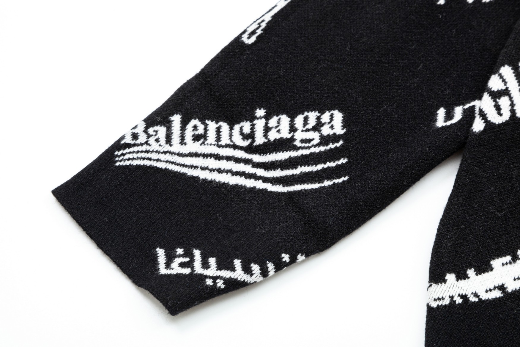 【BALENCIAGA   公式旗艦店】バレンシアガ  セーター好評に付き再入荷！ 240930