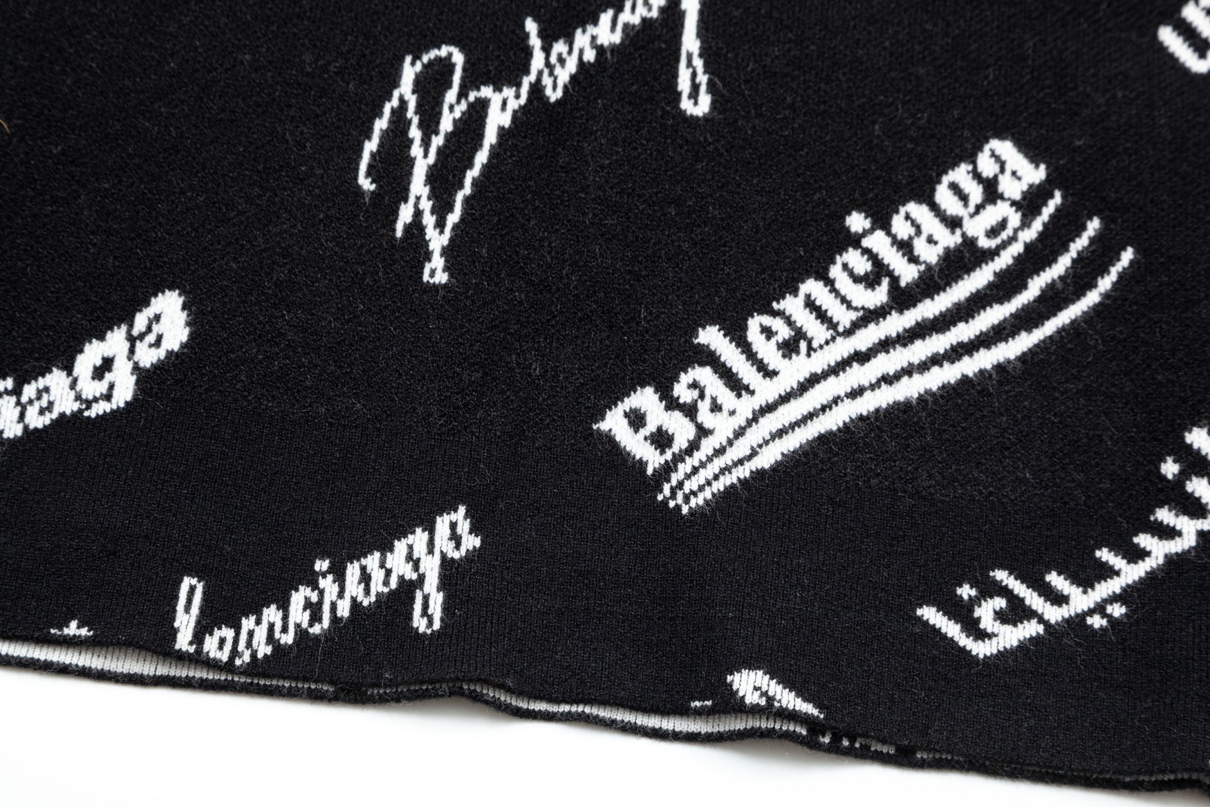 【BALENCIAGA   公式旗艦店】バレンシアガ  セーター好評に付き再入荷！ 240930