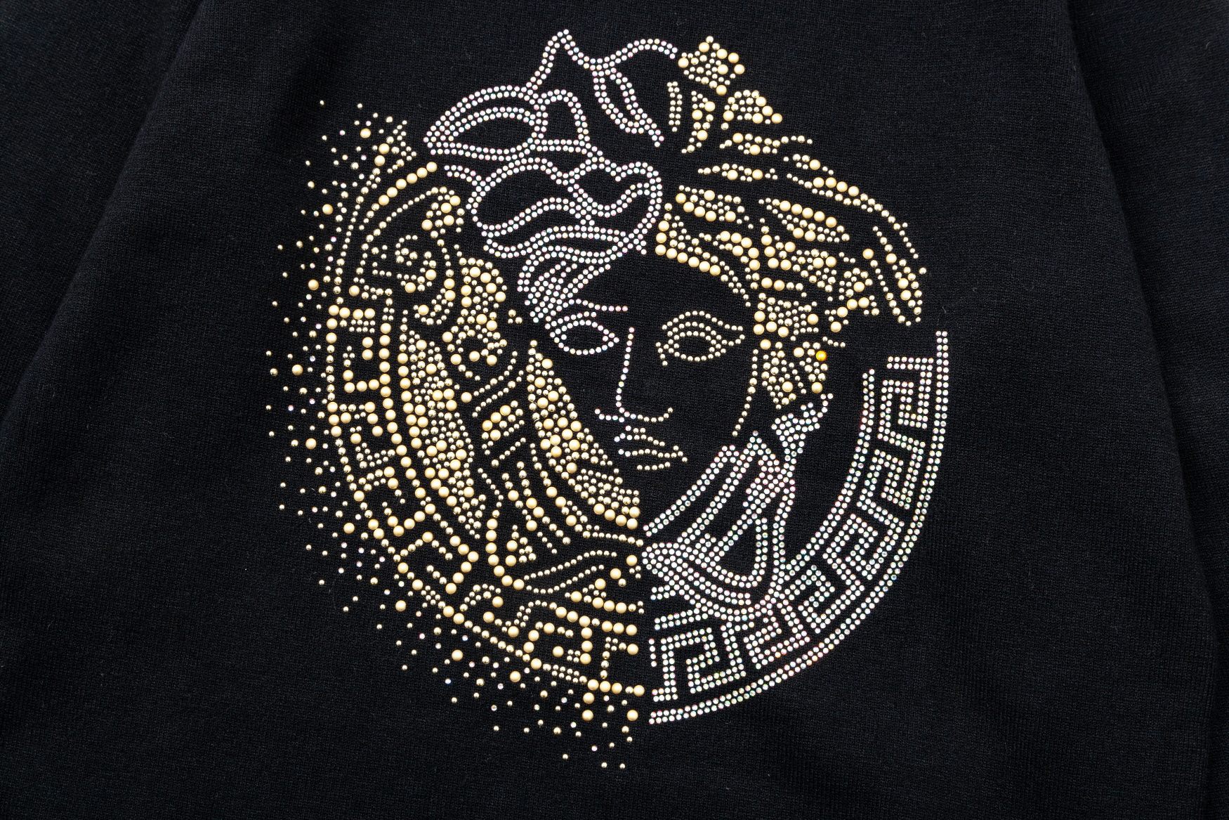 【VERSACE  公式旗艦店】ヴェルサーチ  セーター好評に付き再入荷！ 240930