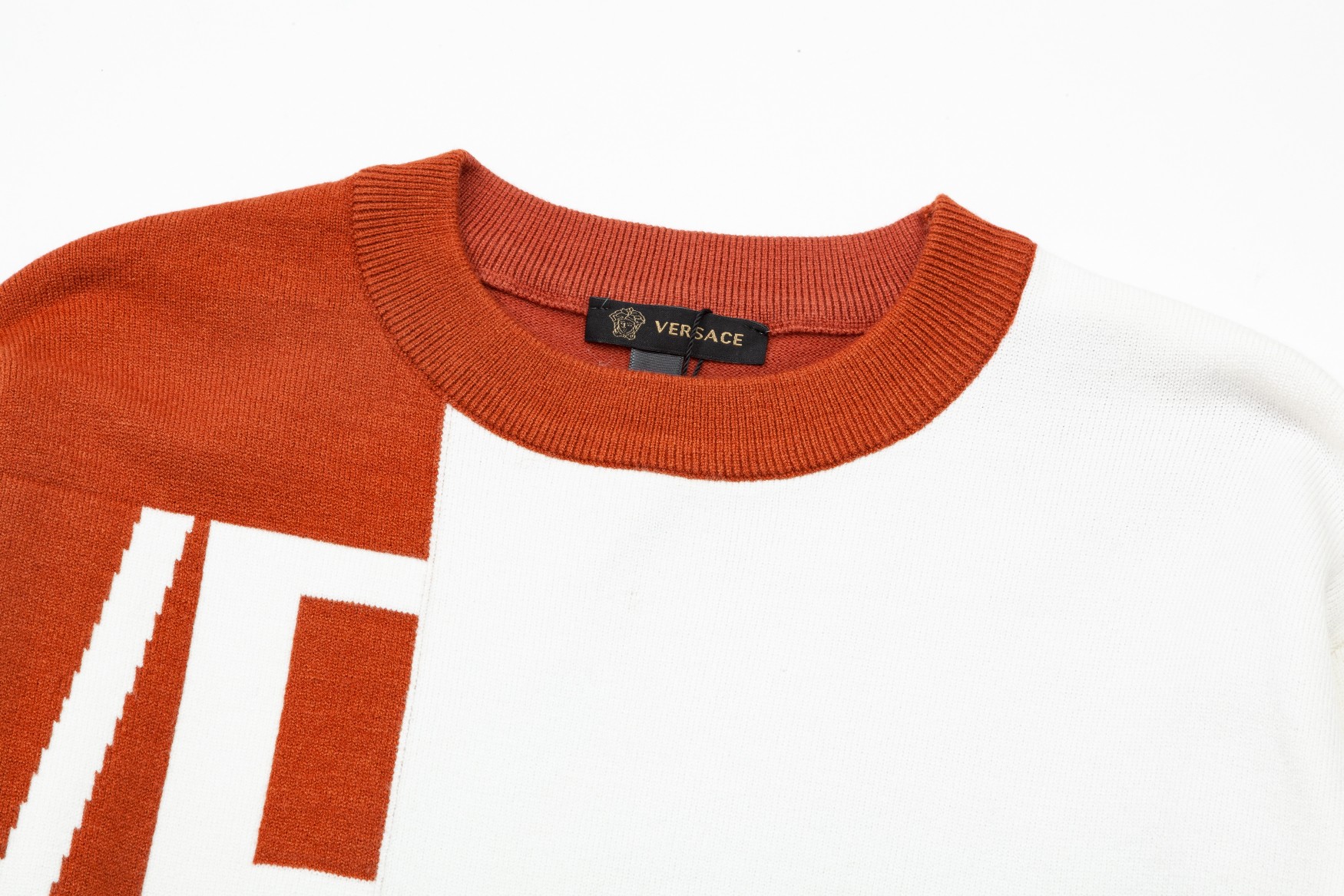 【VERSACE  公式旗艦店】ヴェルサーチ  セーター好評に付き再入荷！ 240930