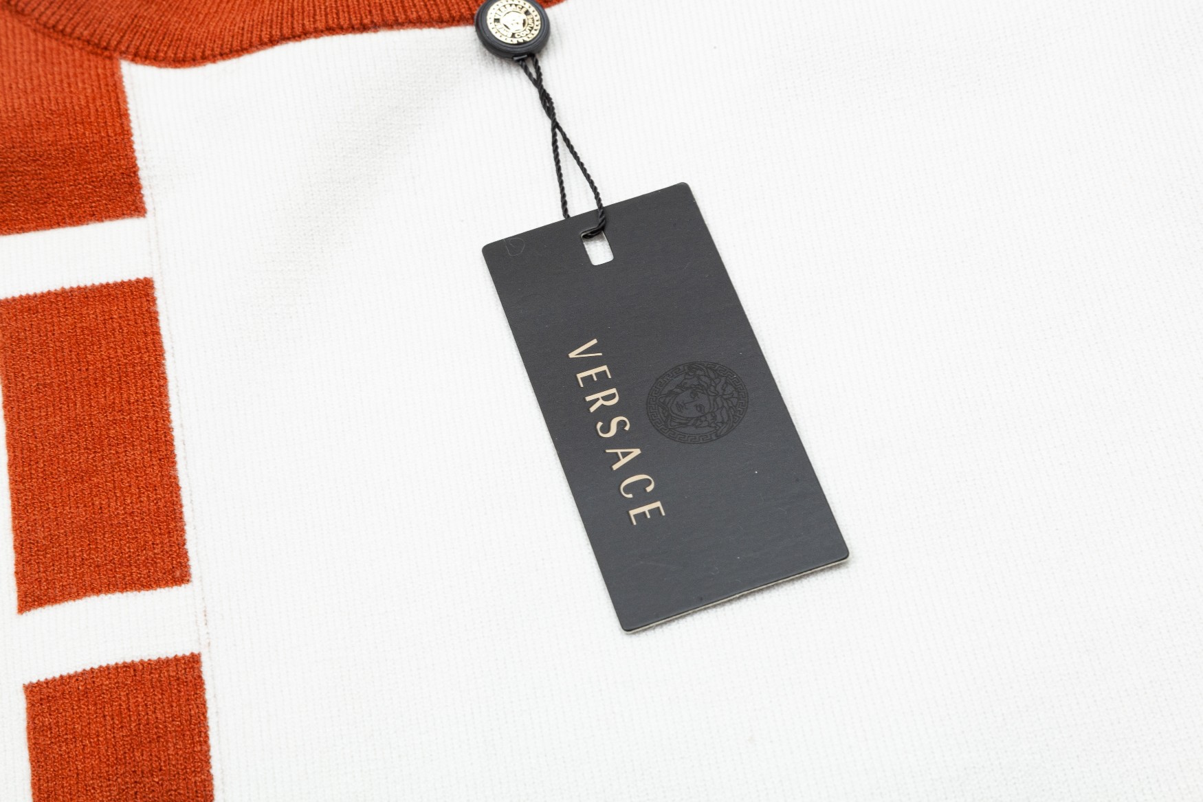 【VERSACE  公式旗艦店】ヴェルサーチ  セーター好評に付き再入荷！ 240930