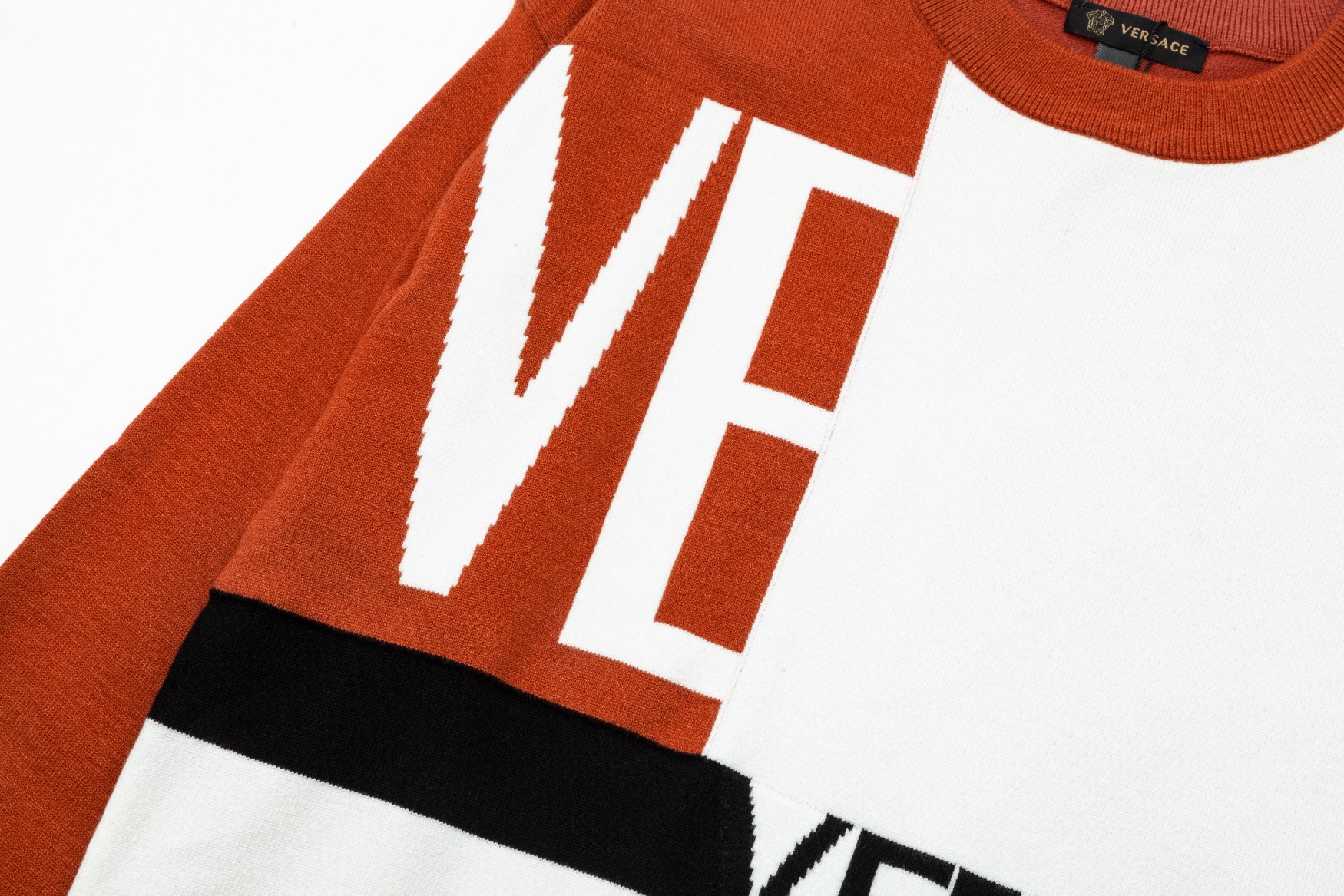 【VERSACE  公式旗艦店】ヴェルサーチ  セーター好評に付き再入荷！ 240930