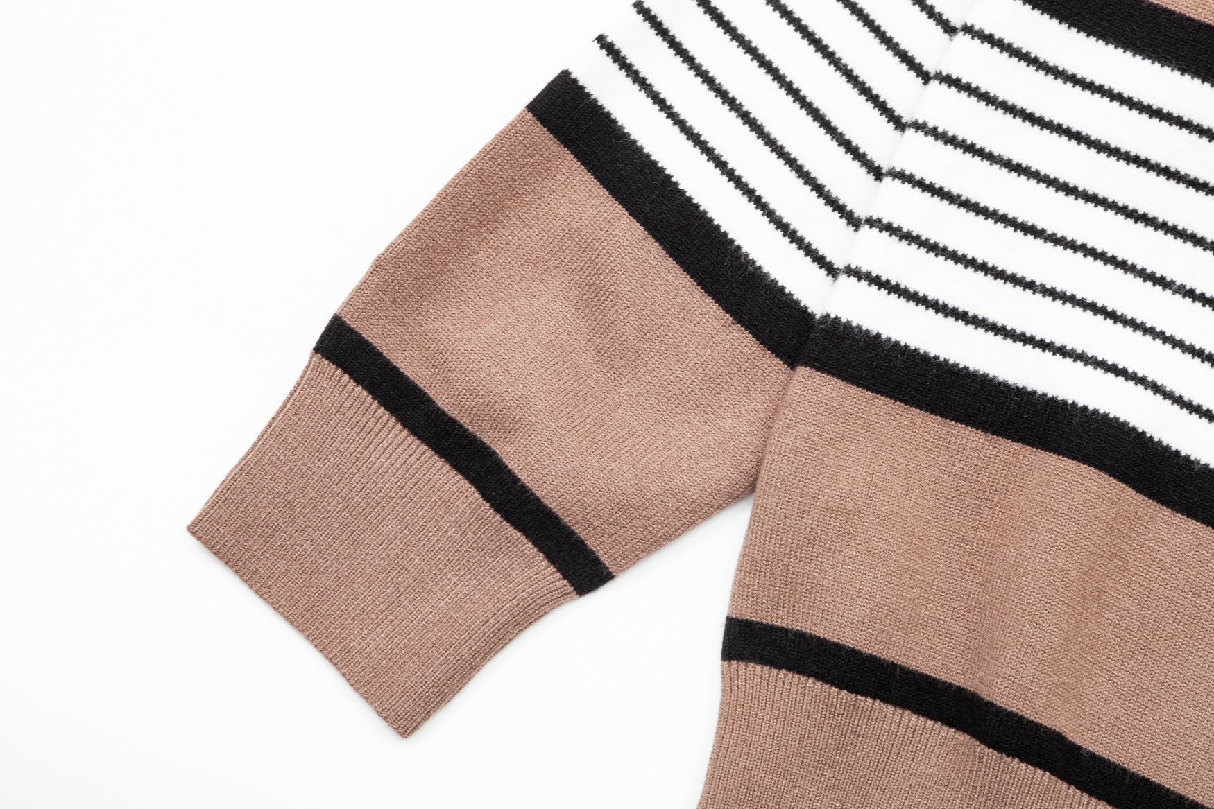 【BURBERRY 公式旗艦店】バーバリー   セーター好評に付き再入荷！ 240929