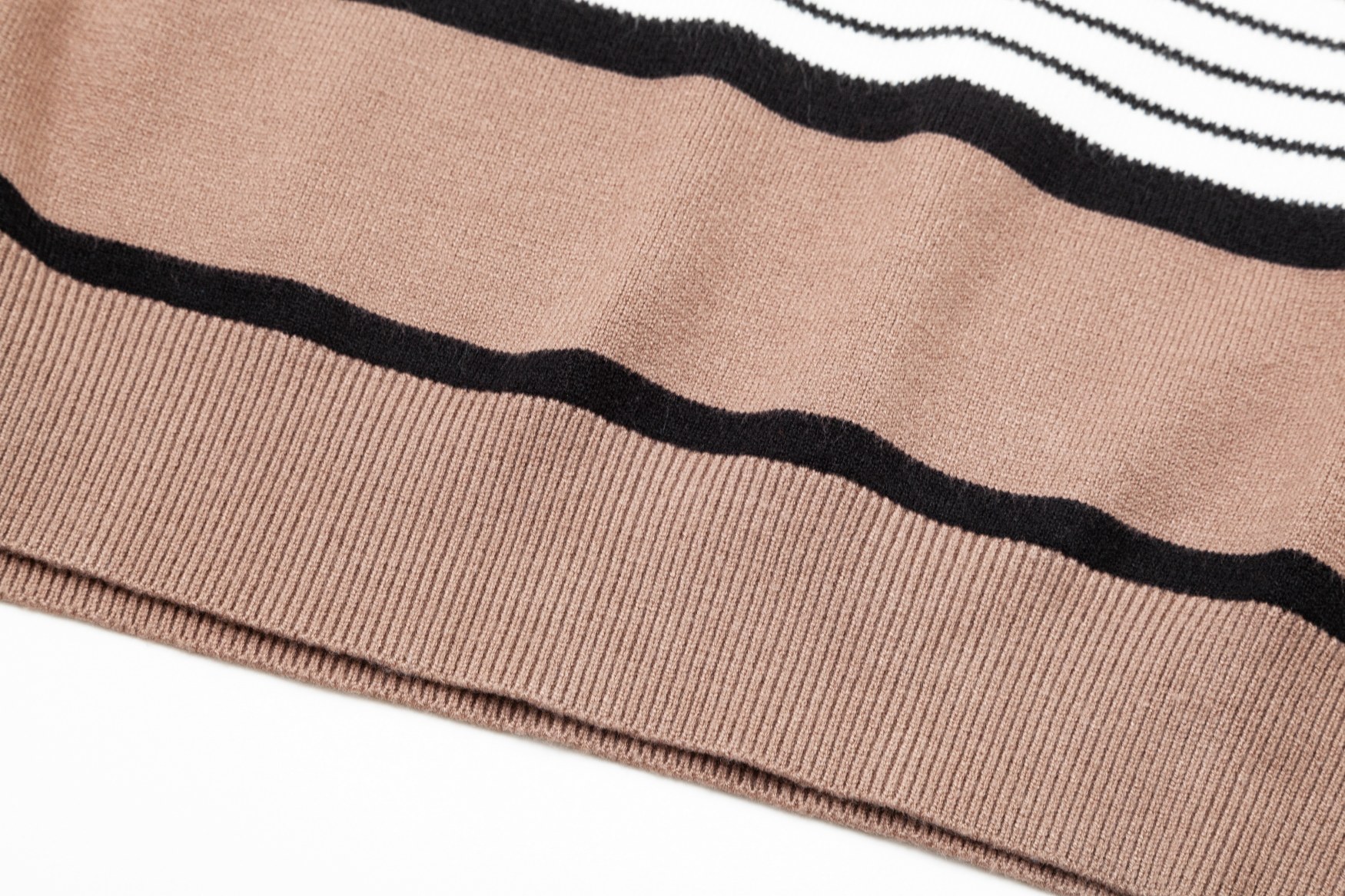 【BURBERRY 公式旗艦店】バーバリー   セーター好評に付き再入荷！ 240929