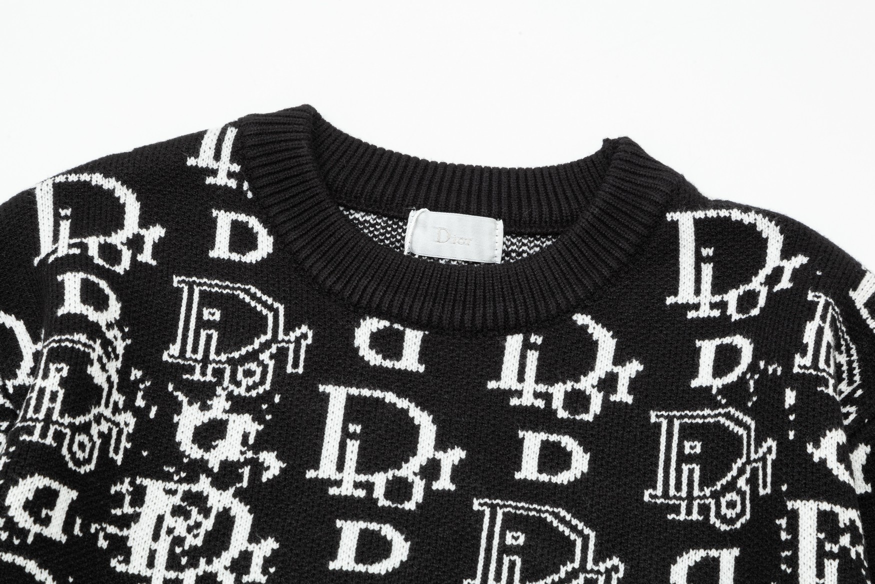 【DIOR 公式旗艦店】ディオール   セーター好評に付き再入荷！ 240929