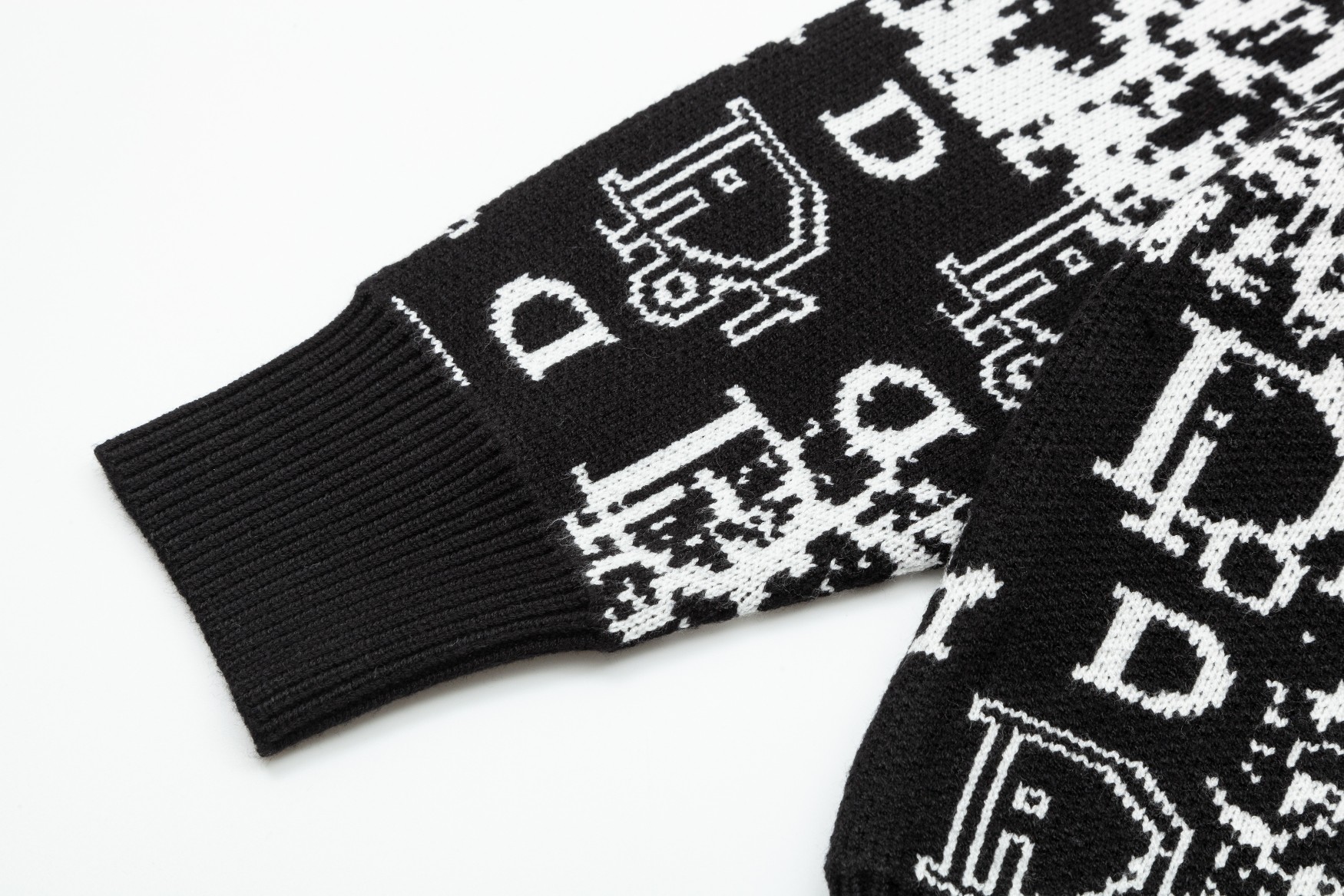 【DIOR 公式旗艦店】ディオール   セーター好評に付き再入荷！ 240929