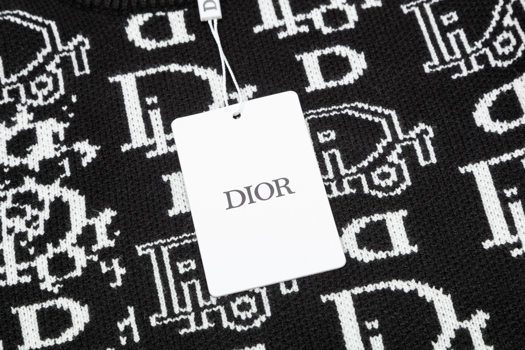 【DIOR 公式旗艦店】ディオール   セーター好評に付き再入荷！ 240929