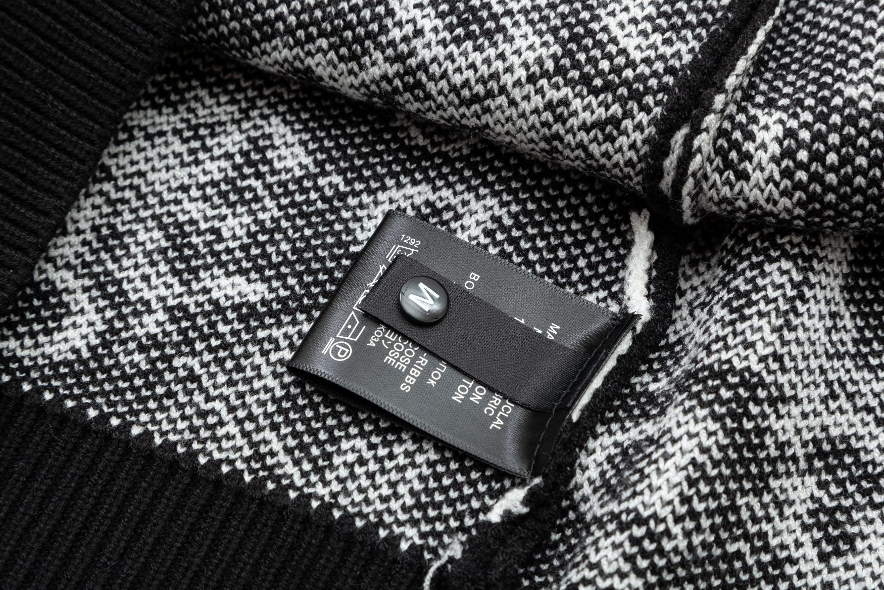 【DIOR 公式旗艦店】ディオール   セーター好評に付き再入荷！ 240929