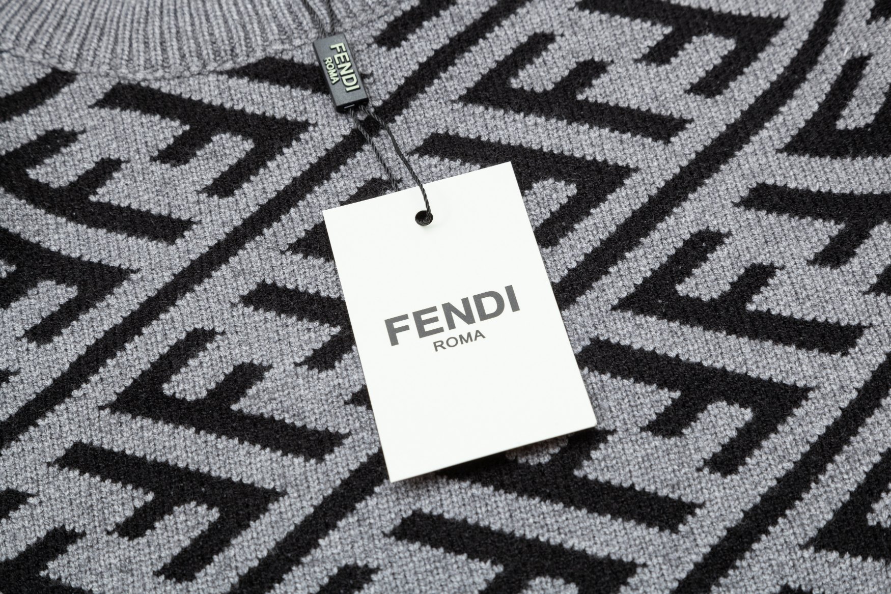 【FENDI 公式旗艦店】フェンディ   セーター好評に付き再入荷！ 240929