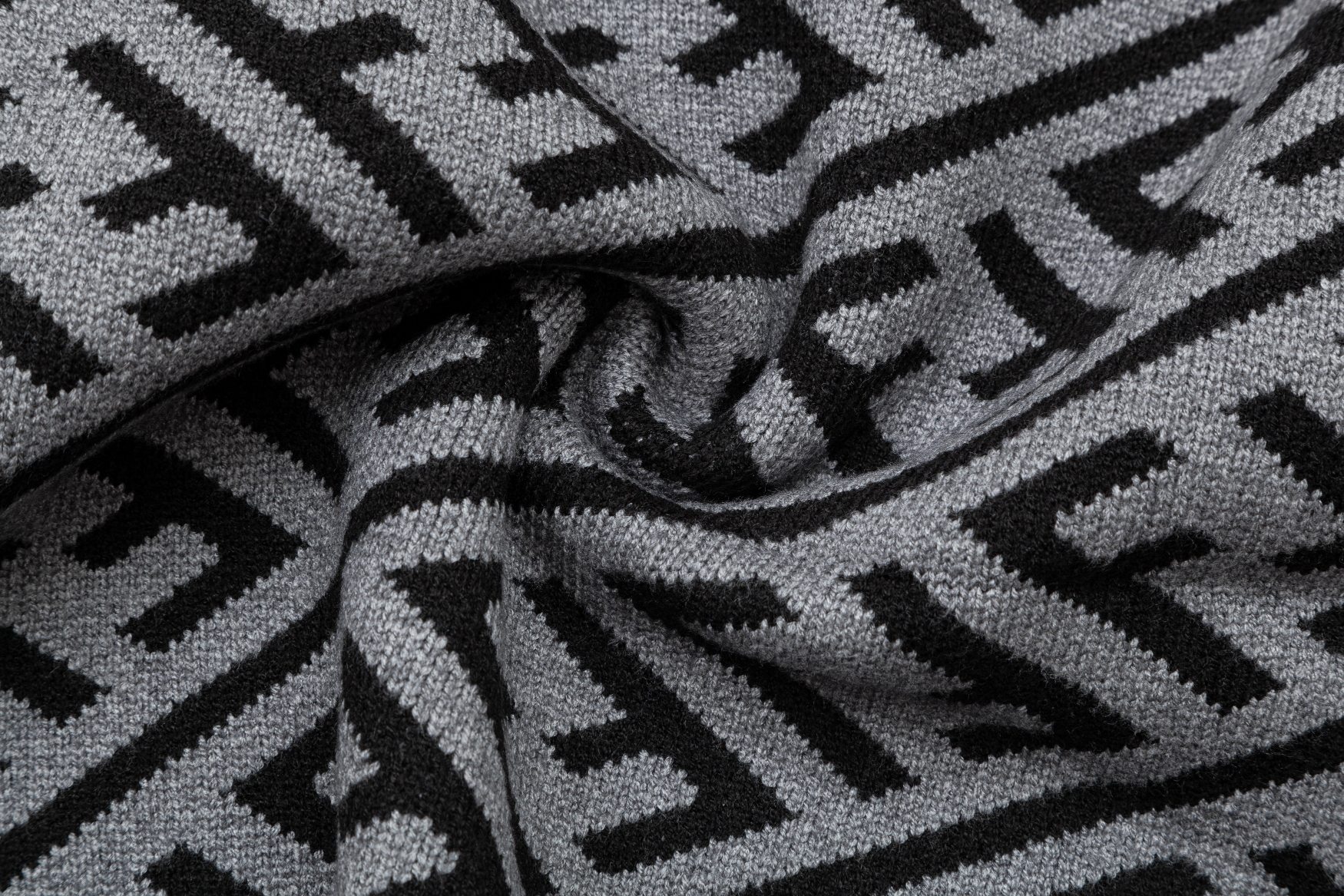 【FENDI 公式旗艦店】フェンディ   セーター好評に付き再入荷！ 240929