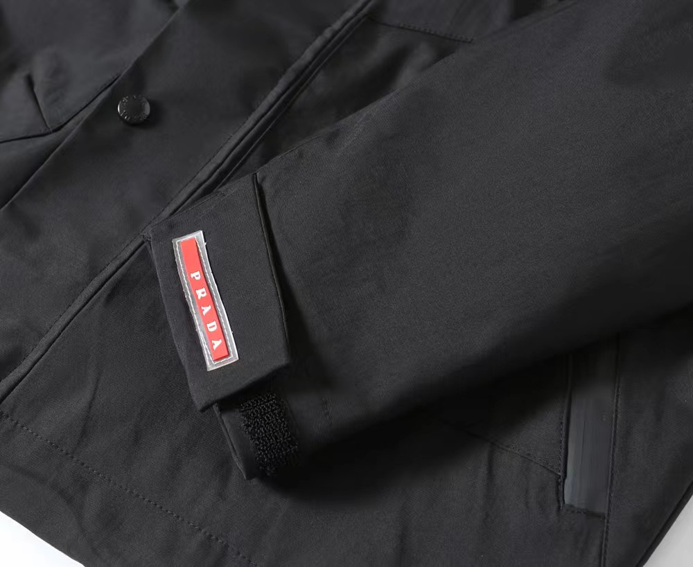 【PRADA  公式旗艦店】 プラダ  ジャケット着 ご好評に付き再入荷！241024