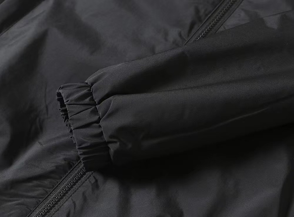 【MONCLER 公式旗艦店】 モンクレール  ジャケット着 ご好評に付き再入荷！241023