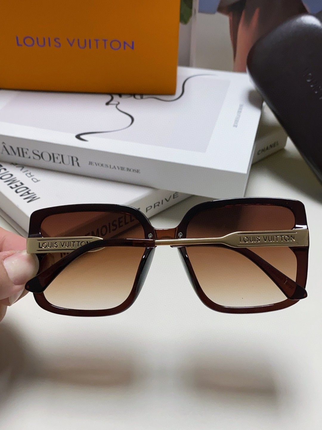 LOUIS VUITTON (  ルイヴィトン ) サングラス 241012