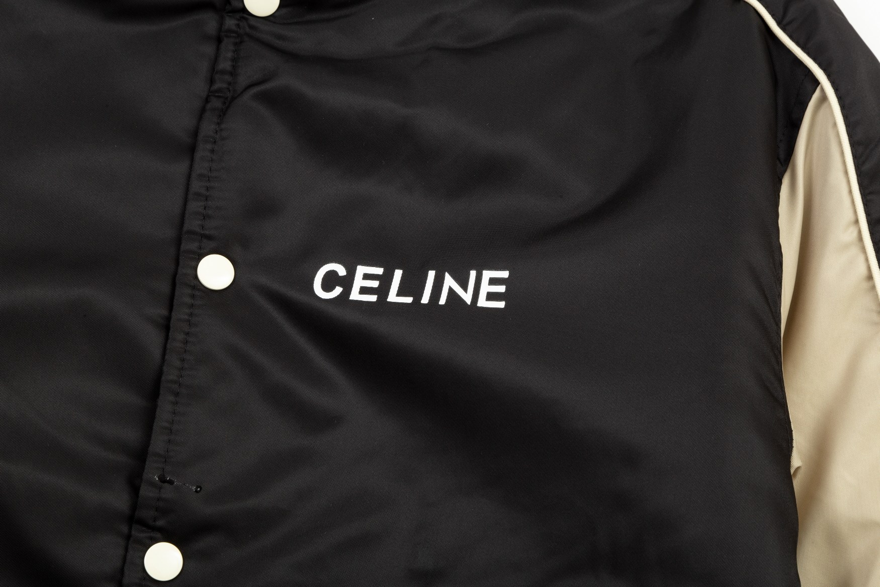 【CELINE  公式旗艦店】セリーヌ  ジャケット着 ご好評に付き再入荷！241021