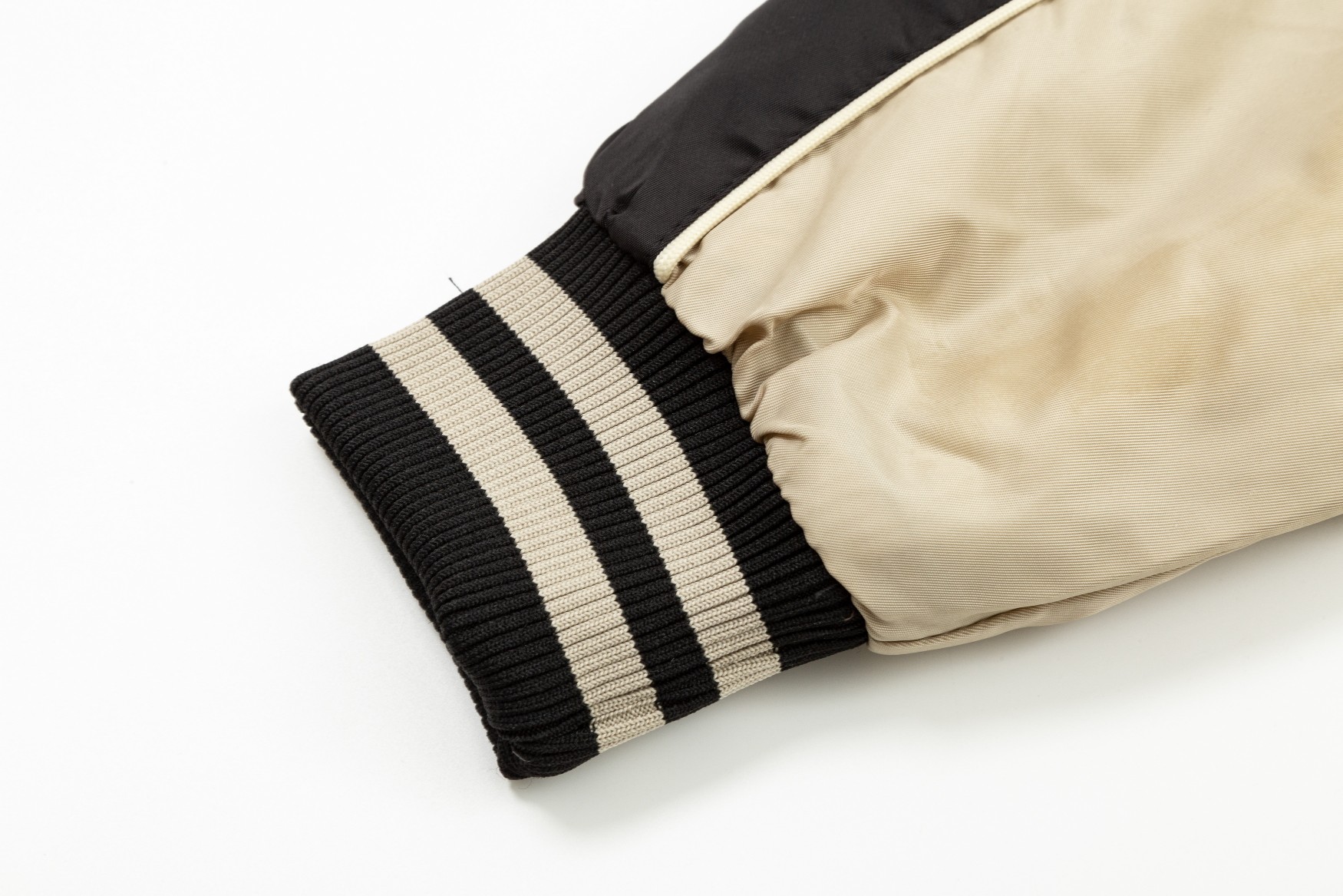 【CELINE  公式旗艦店】セリーヌ  ジャケット着 ご好評に付き再入荷！241021