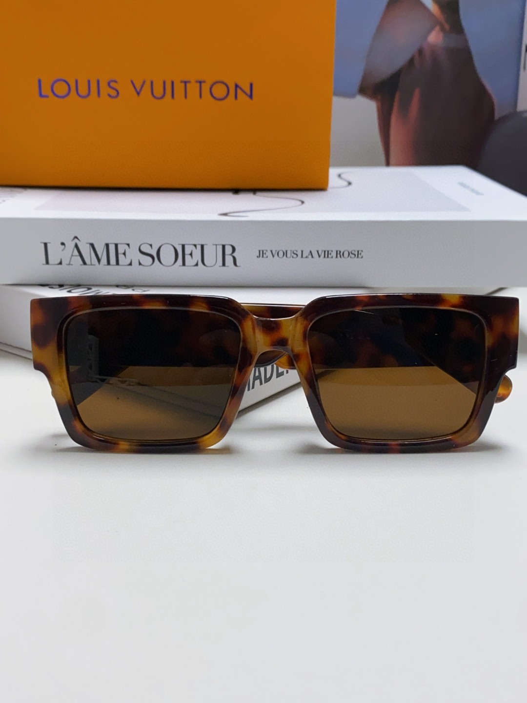 LOUIS VUITTON (  ルイヴィトン ) サングラス 241012