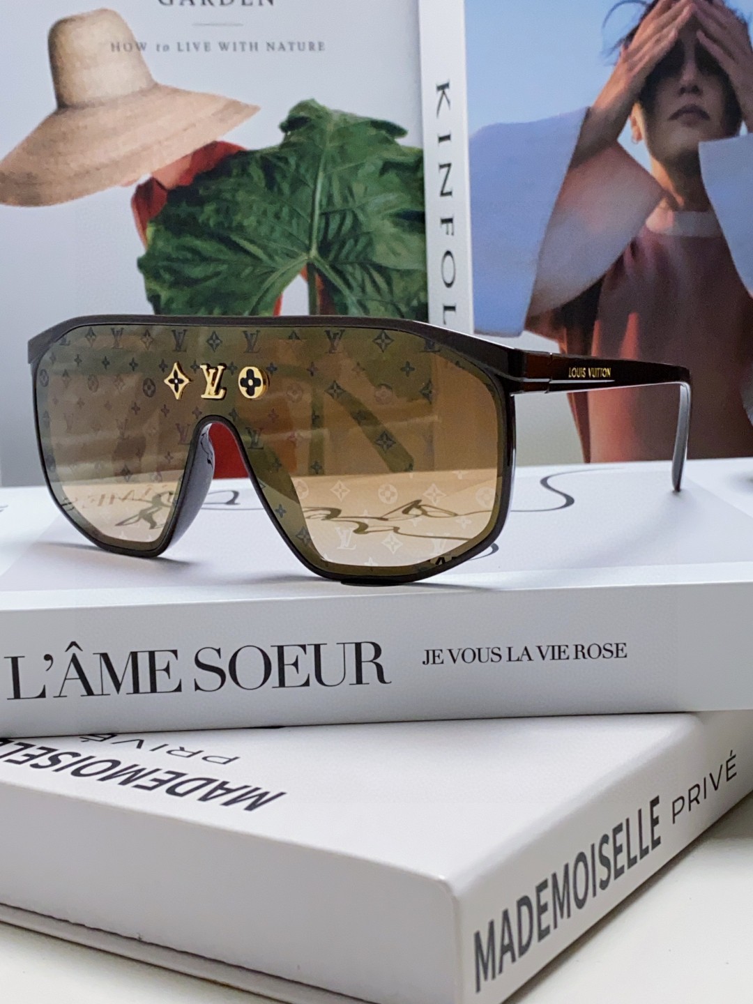 LOUIS VUITTON (  ルイヴィトン ) サングラス 241012