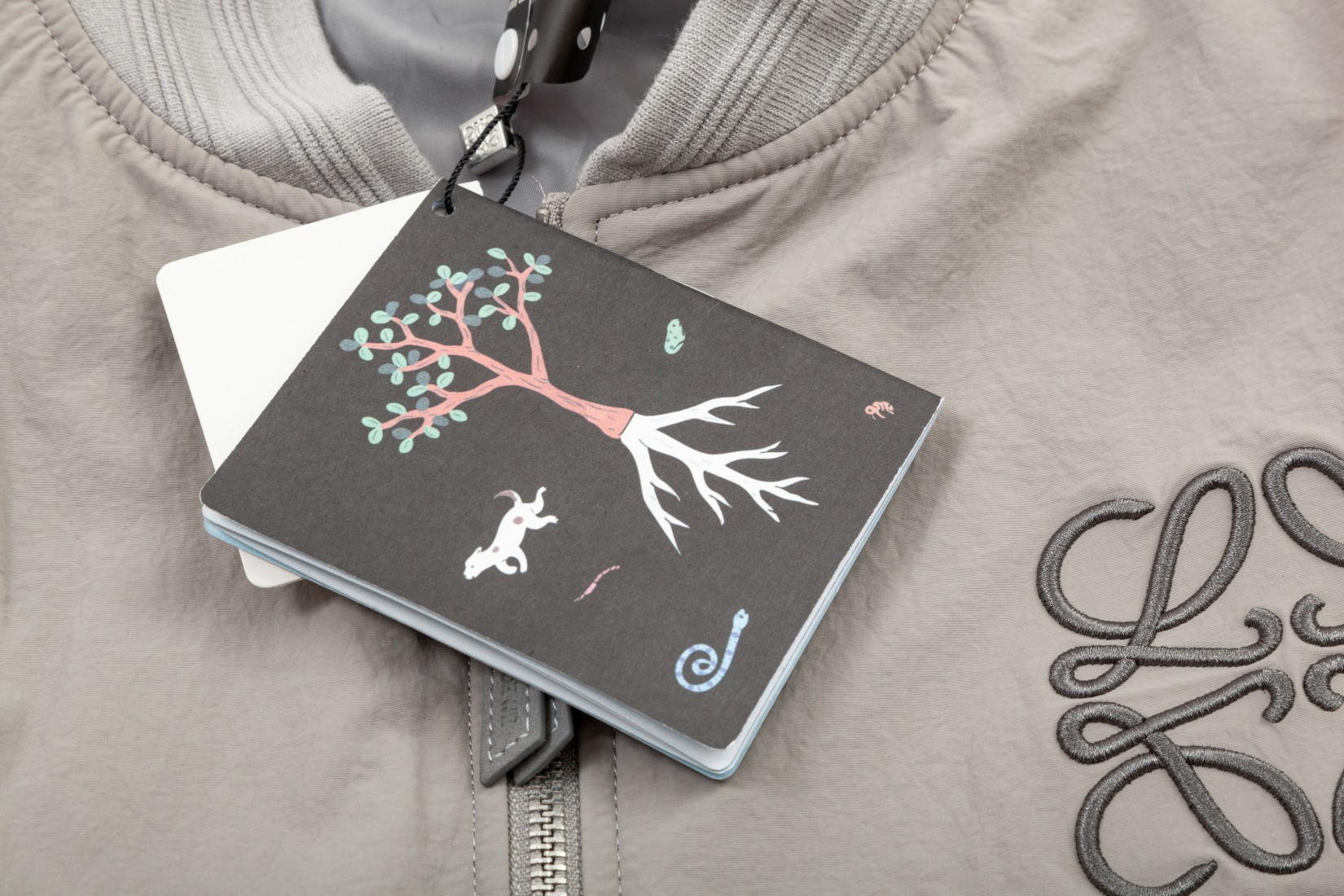 【LOEWE  公式旗艦店】ロエベ  ジャケット着 ご好評に付き再入荷！241021