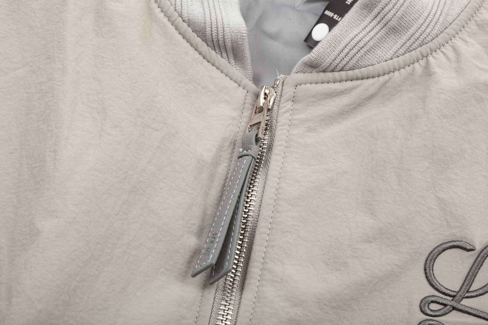 【LOEWE  公式旗艦店】ロエベ  ジャケット着 ご好評に付き再入荷！241021