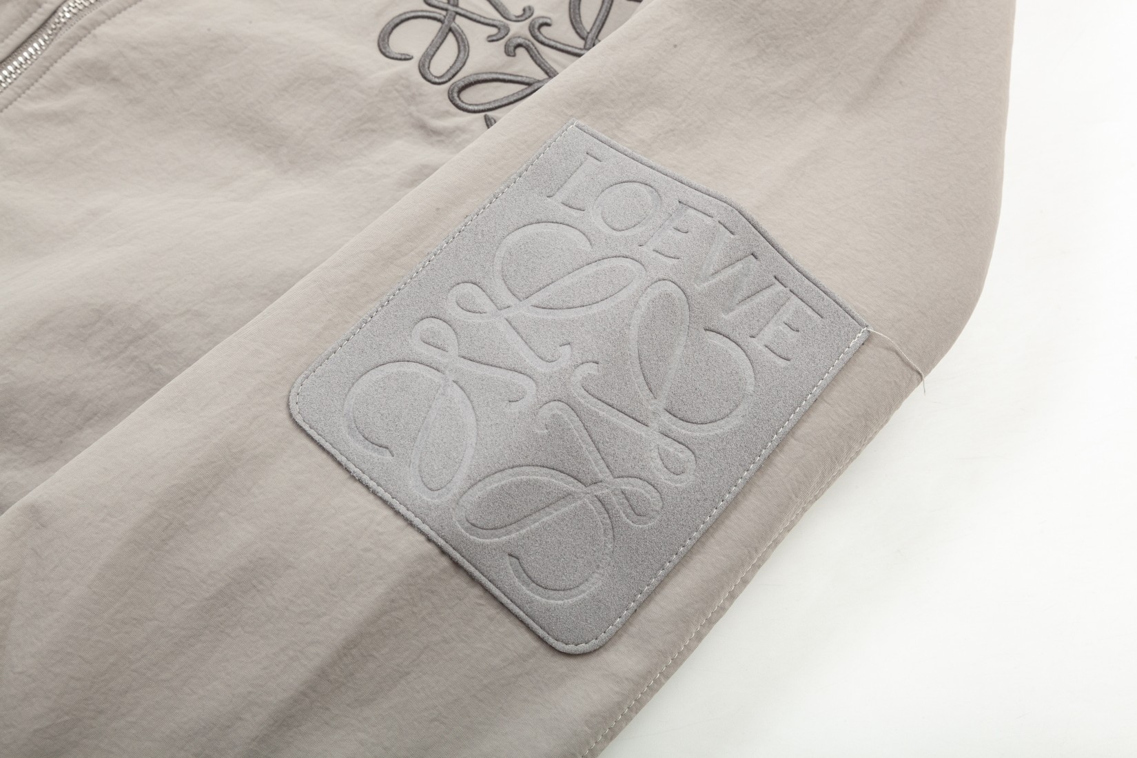 【LOEWE  公式旗艦店】ロエベ  ジャケット着 ご好評に付き再入荷！241021