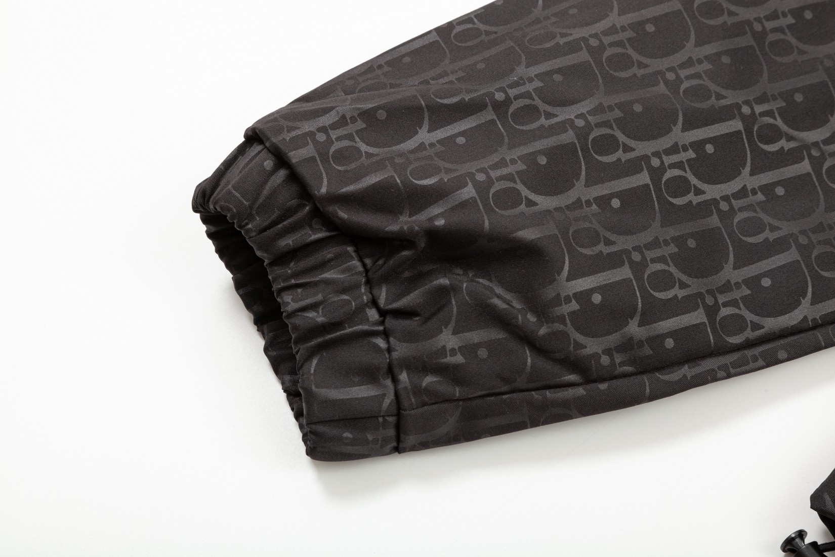 【DIOR  公式旗艦店】ディオール  ジャケット着 ご好評に付き再入荷！241023