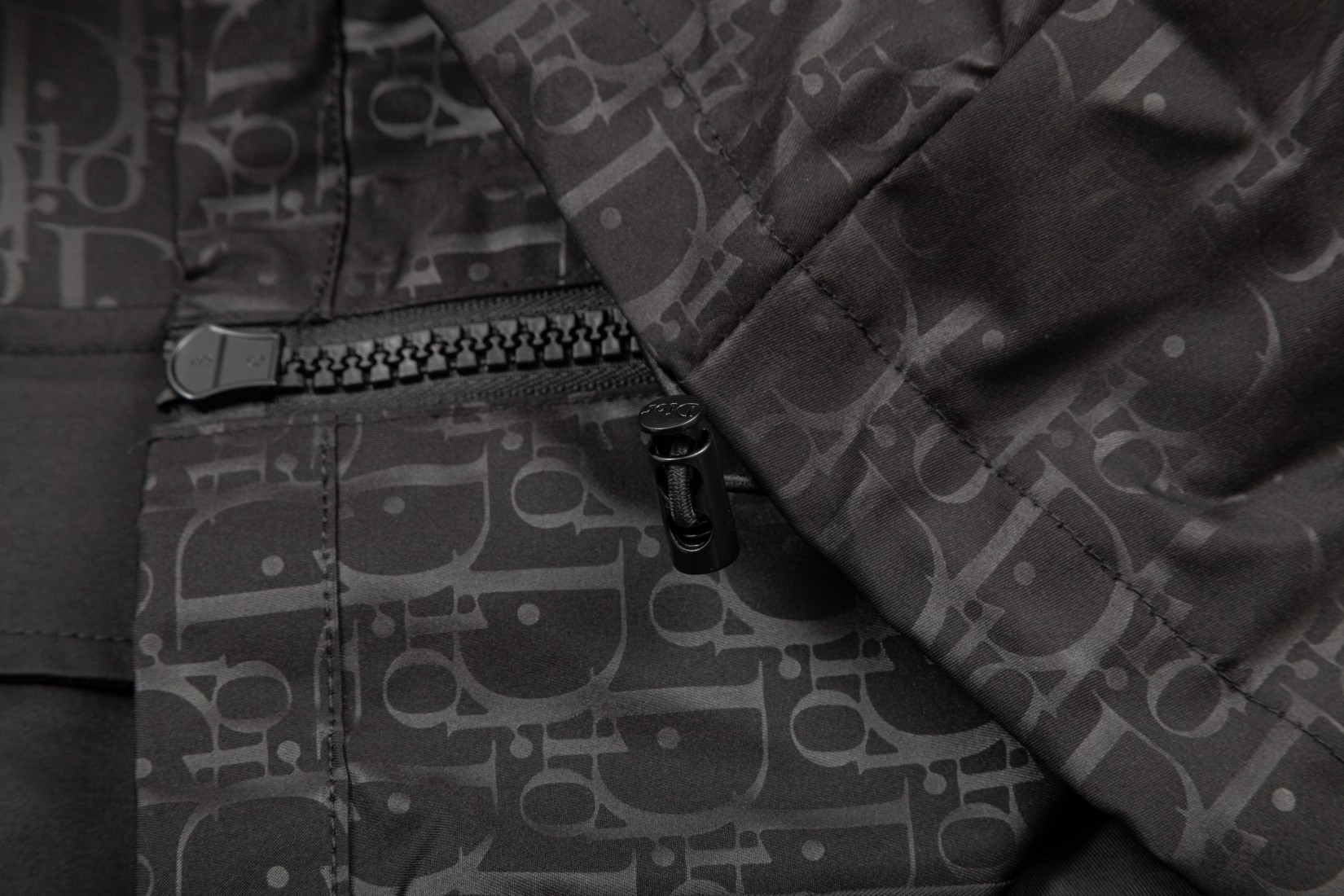 【DIOR  公式旗艦店】ディオール  ジャケット着 ご好評に付き再入荷！241023