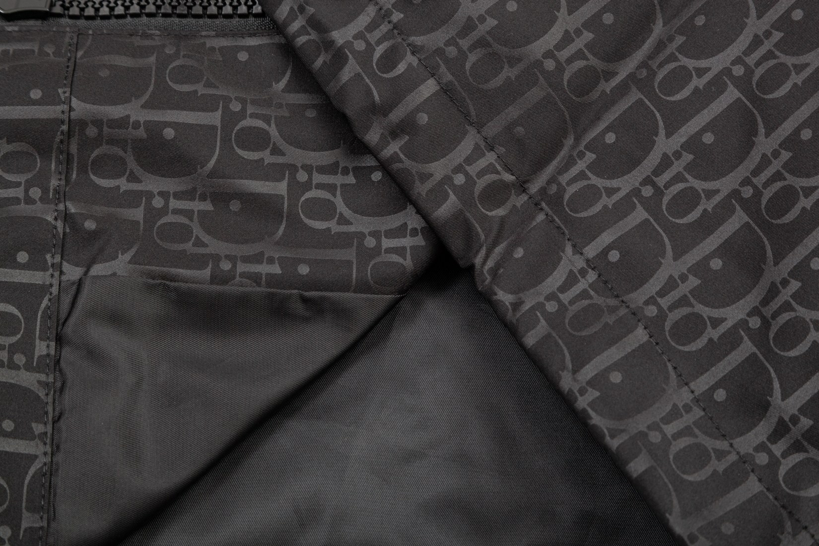 【DIOR  公式旗艦店】ディオール  ジャケット着 ご好評に付き再入荷！241023