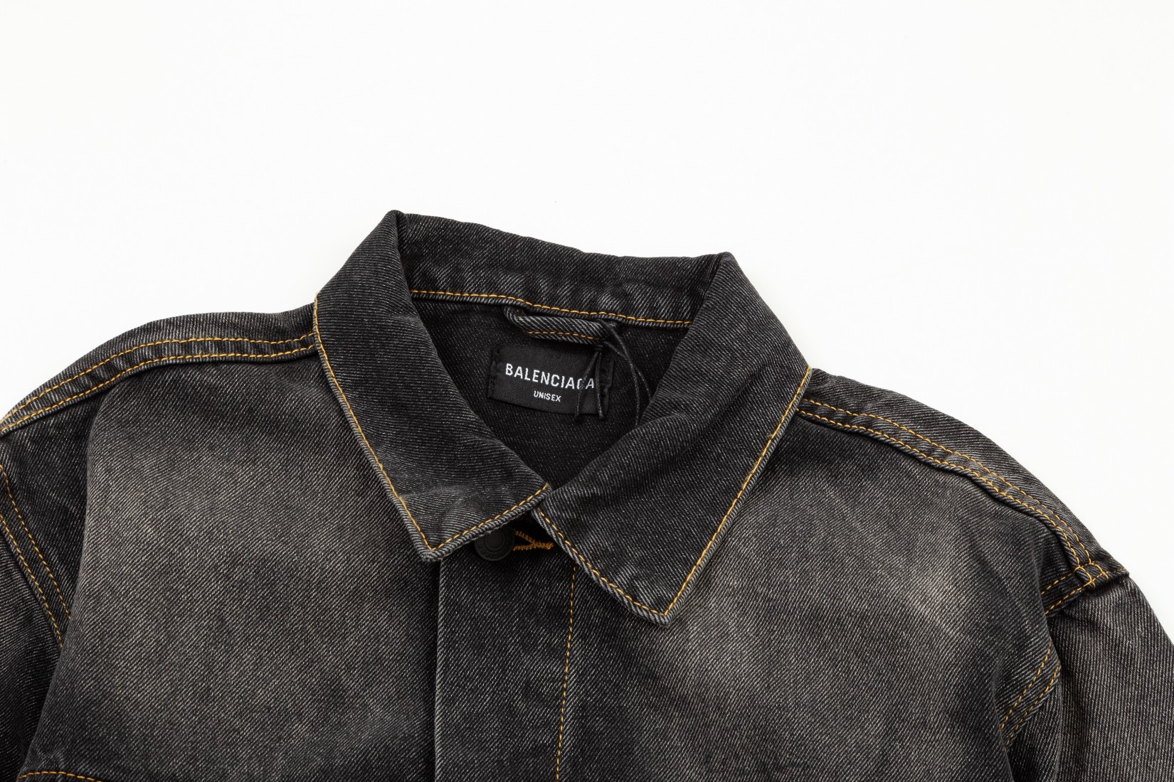 【BALENCIAGA  公式旗艦店】バレンシアガ  ジャケット着 ご好評に付き再入荷！241022