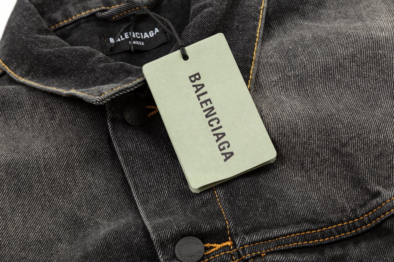 【BALENCIAGA  公式旗艦店】バレンシアガ  ジャケット着 ご好評に付き再入荷！241022