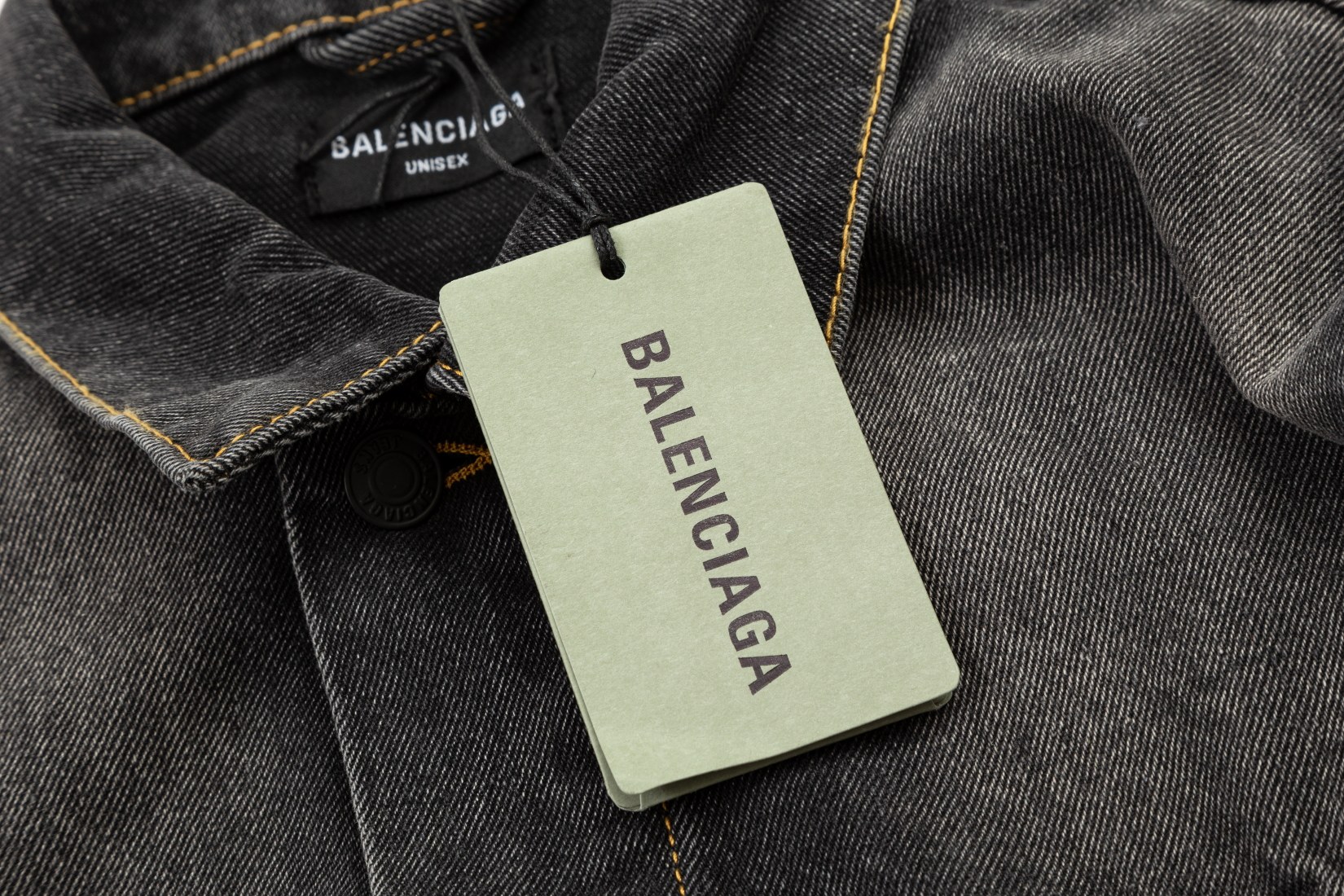 【BALENCIAGA  公式旗艦店】バレンシアガ  ジャケット着 ご好評に付き再入荷！241022