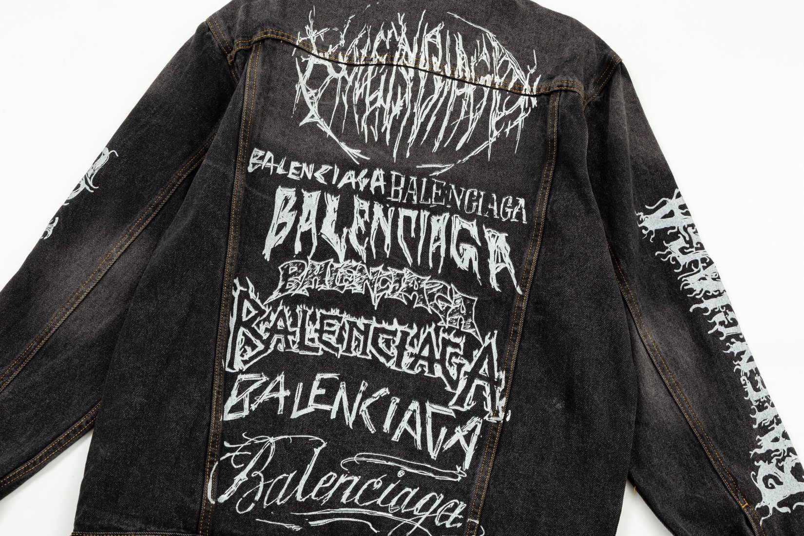 【BALENCIAGA  公式旗艦店】バレンシアガ  ジャケット着 ご好評に付き再入荷！241022