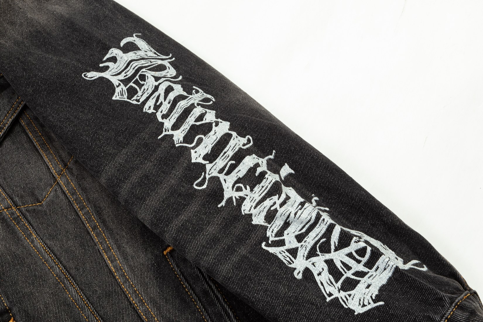 【BALENCIAGA  公式旗艦店】バレンシアガ  ジャケット着 ご好評に付き再入荷！241022