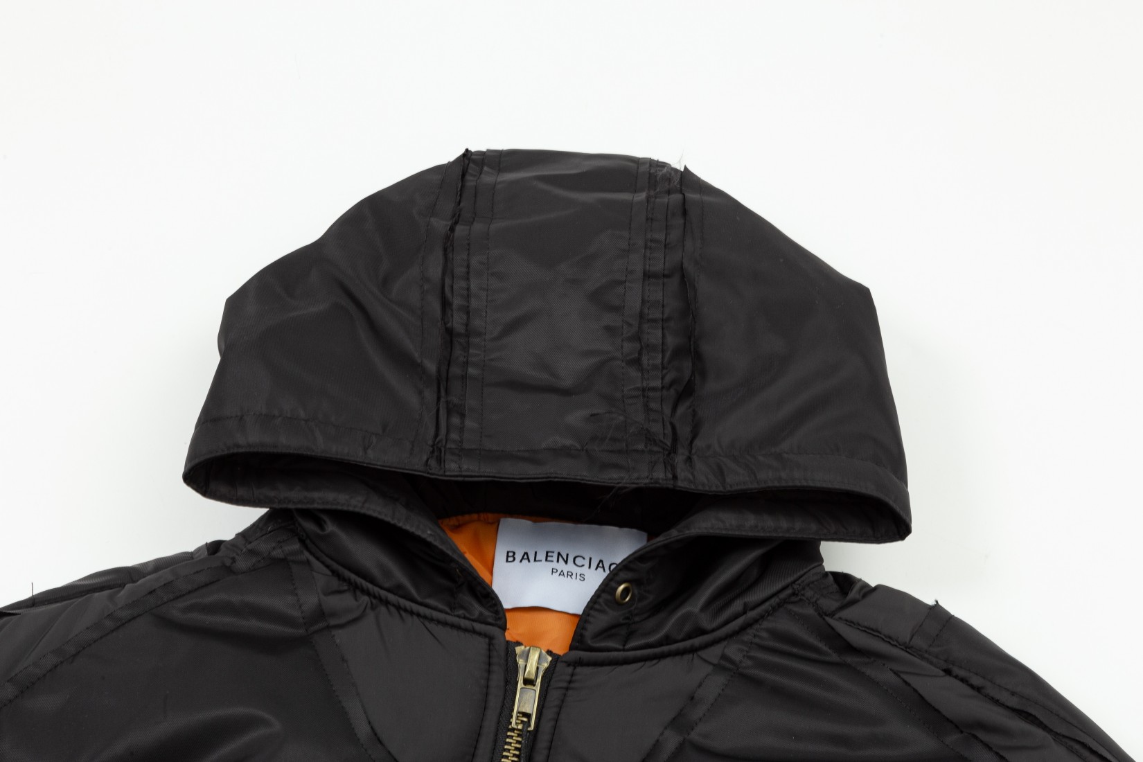 【BALENCIAGA  公式旗艦店】バレンシアガ  ジャケット着 ご好評に付き再入荷！241022