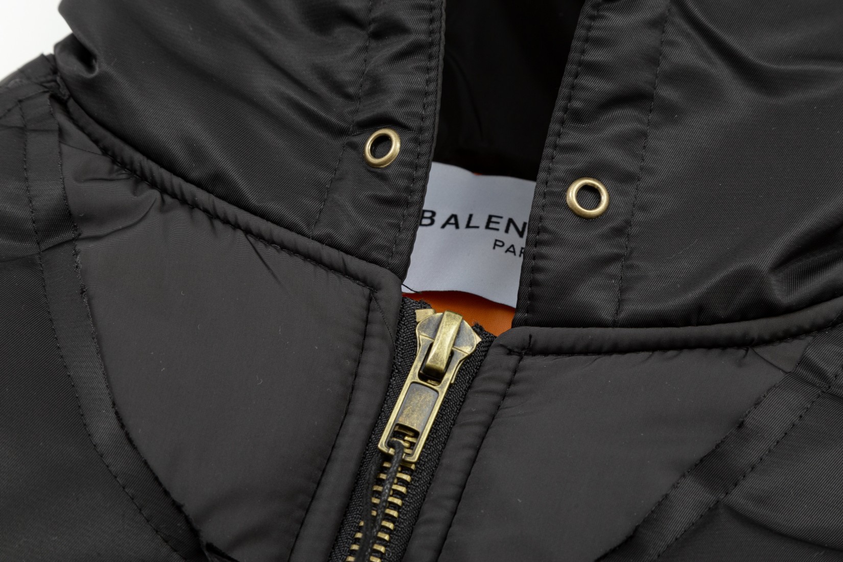 【BALENCIAGA  公式旗艦店】バレンシアガ  ジャケット着 ご好評に付き再入荷！241022